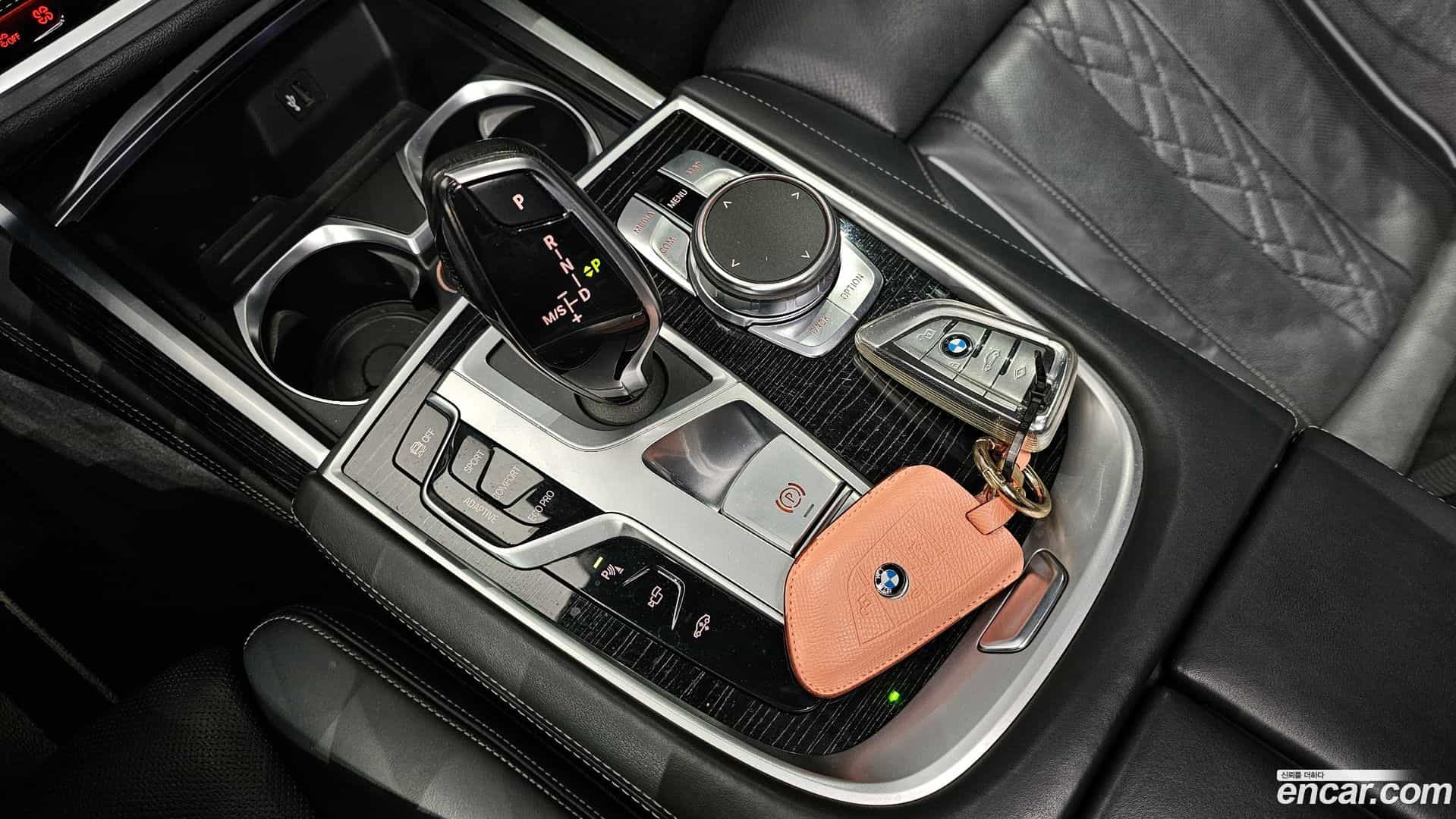 7-Series BMW 2018.9-INNER-009