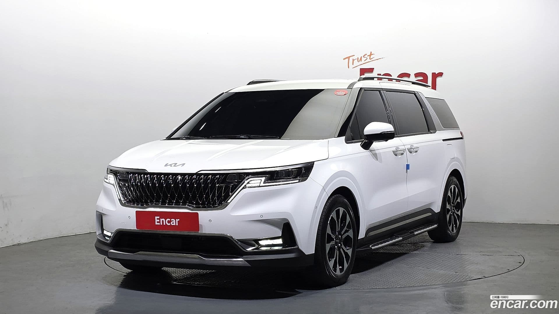 Main__Slider__Photo:Canival Kia 2023.2-0