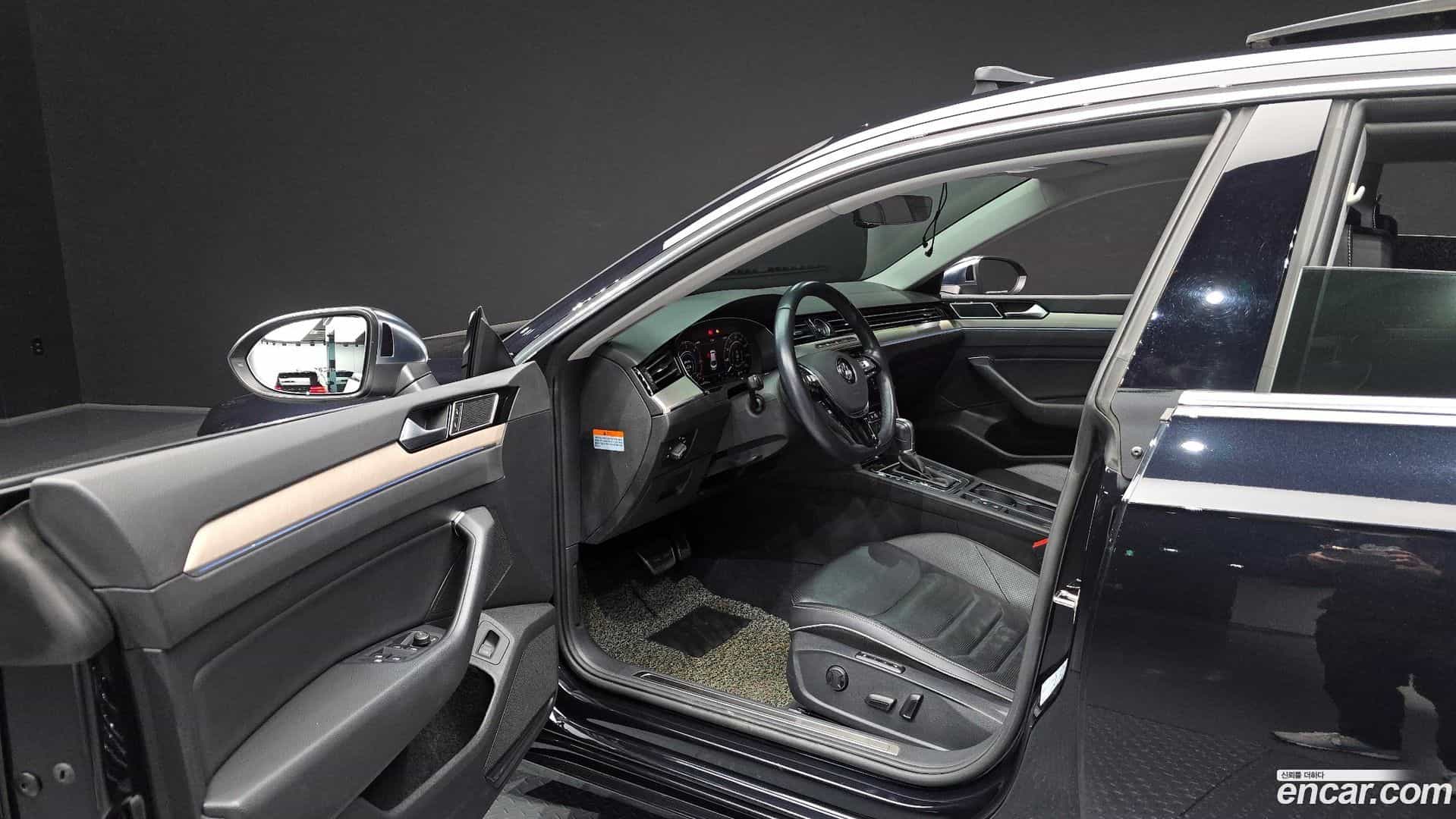 Arteon Volkswagen 2019.11-INNER-010