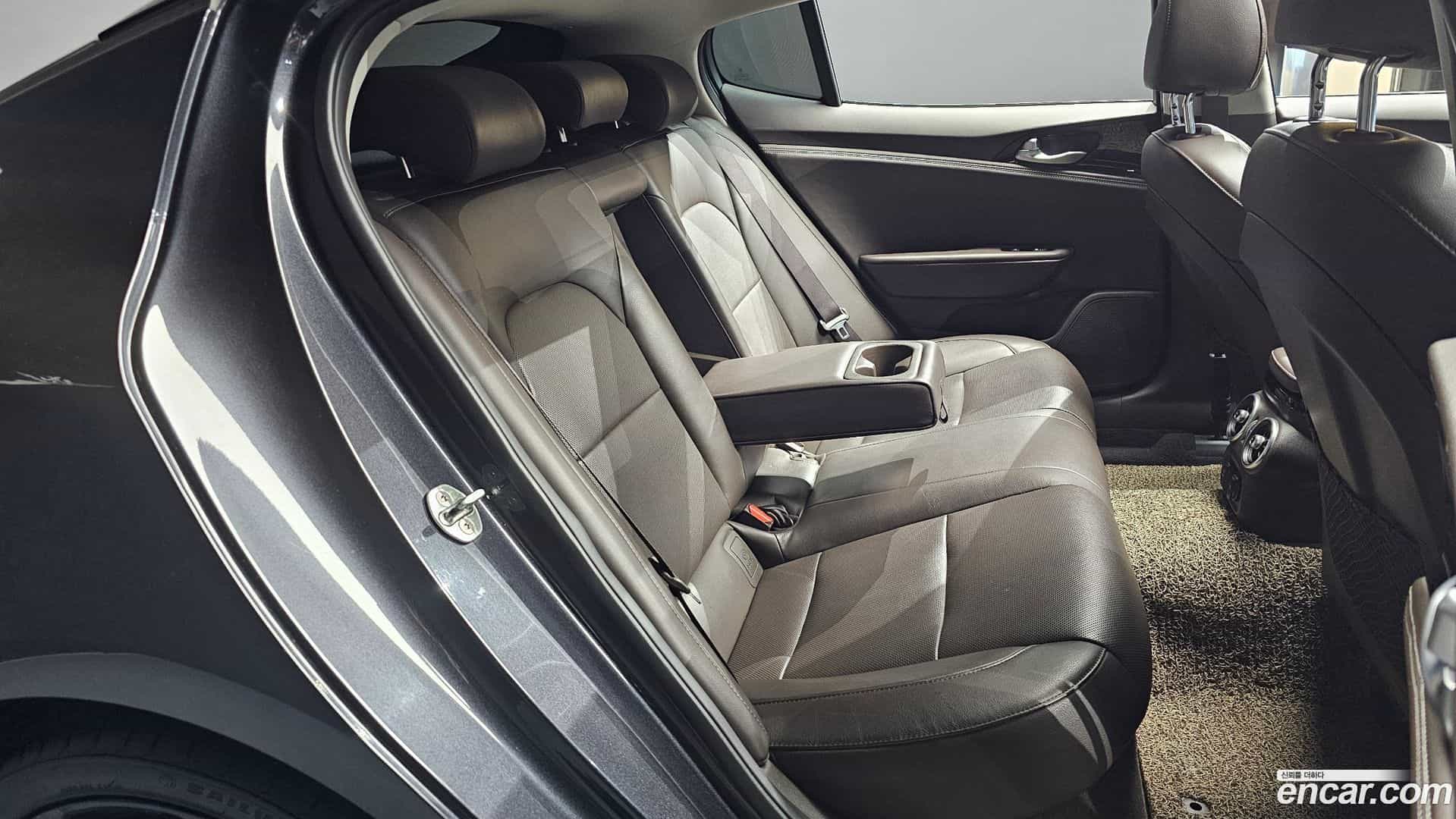 Stinger Kia 2017.6-OPTION-016