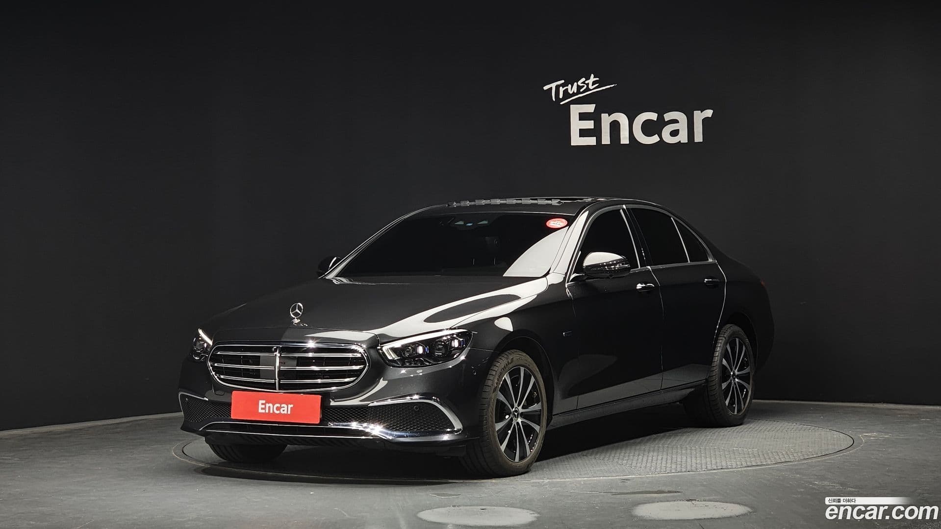 Main__Slider__Photo:E-Class Mercedes-Benz 2021.2-0
