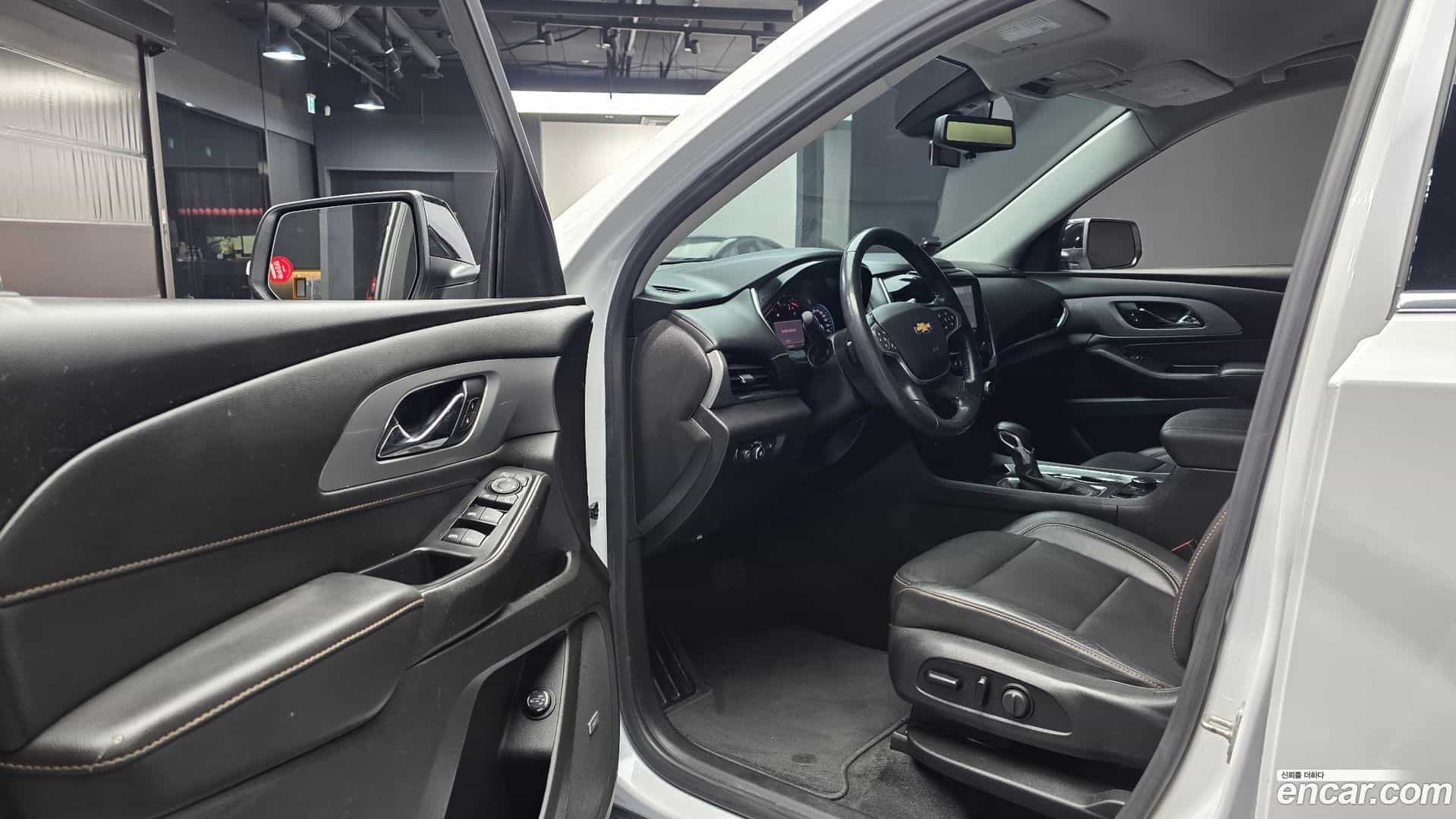 Traverse Chevrolet 2021.5-INNER-010