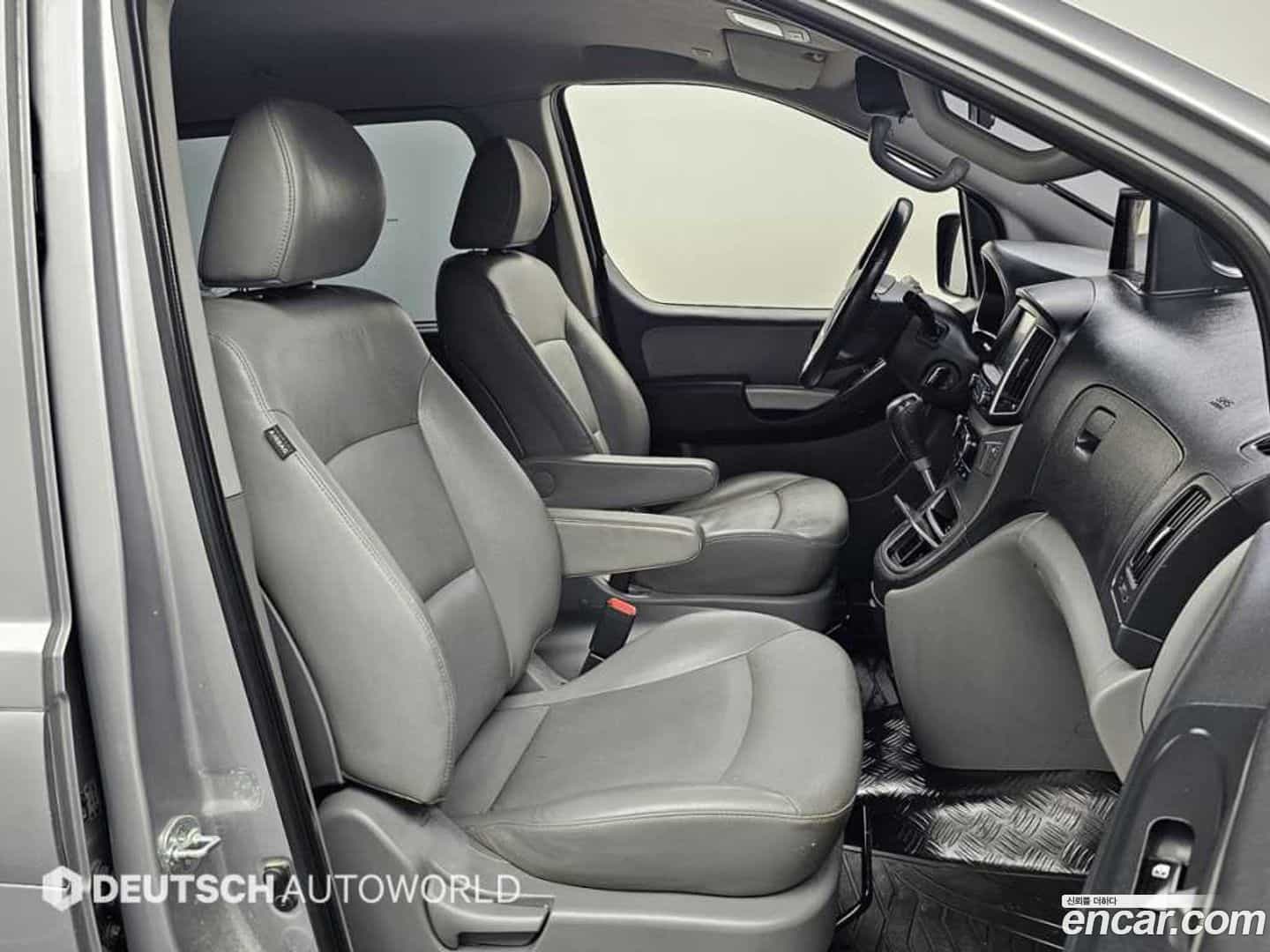 Starex Hyundai 2021.1-INNER-010