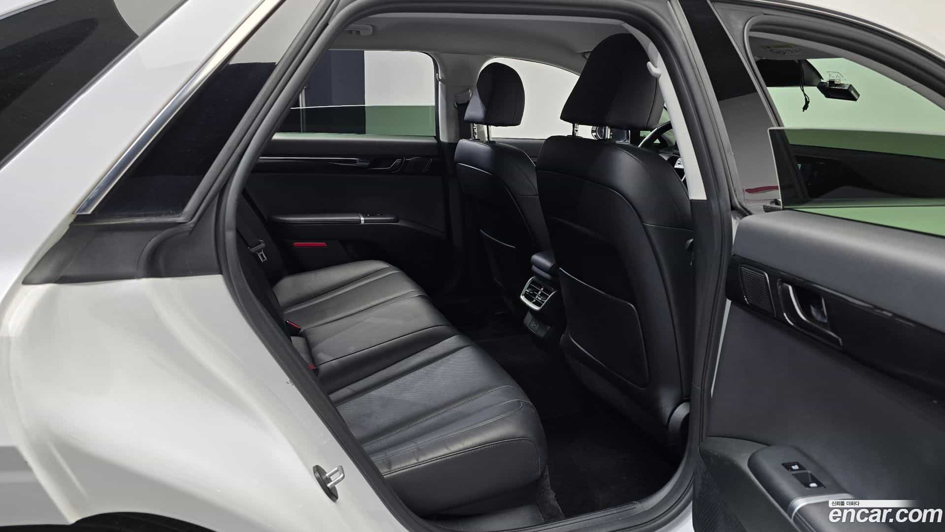 Grandeur Hyundai 2023.1-OPTION-016