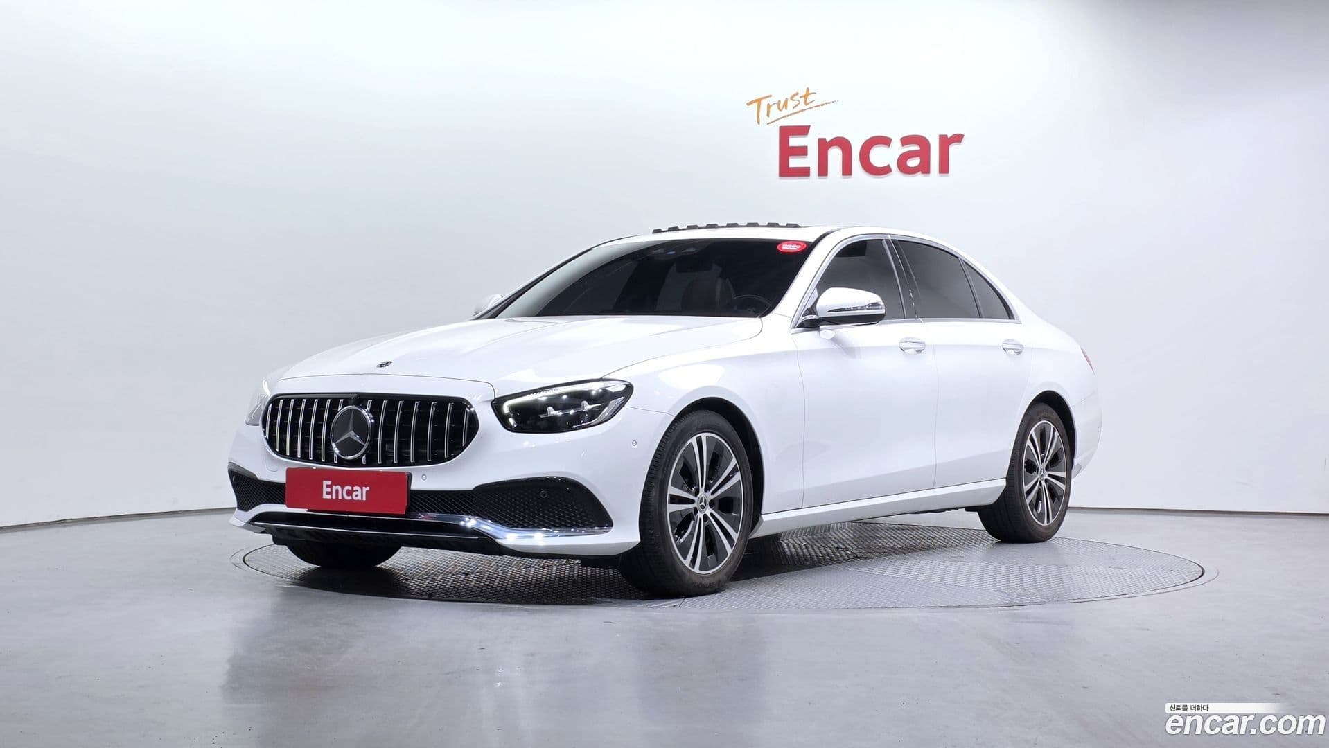 Main__Slider__Photo:E-Class Mercedes-Benz 2021.2-0