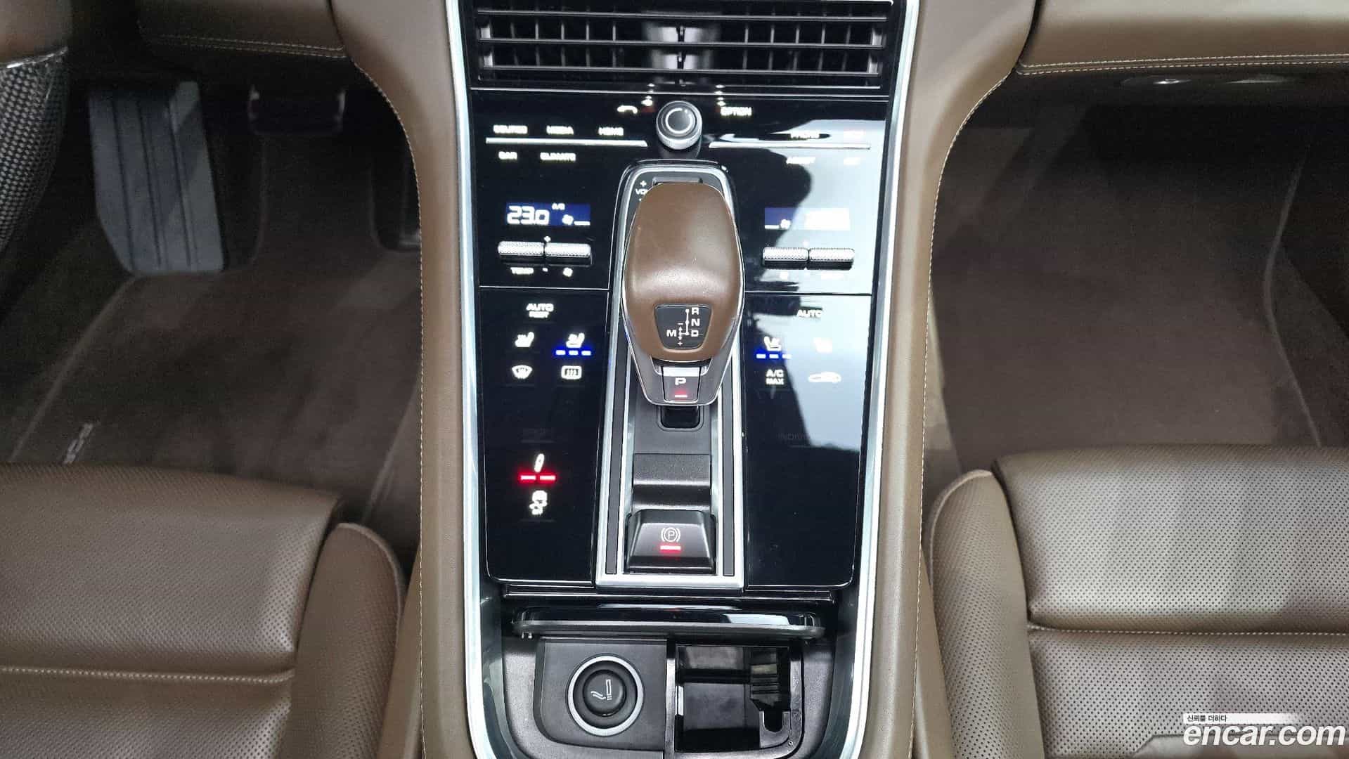 Panamera Porsche 2018.11-INNER-009