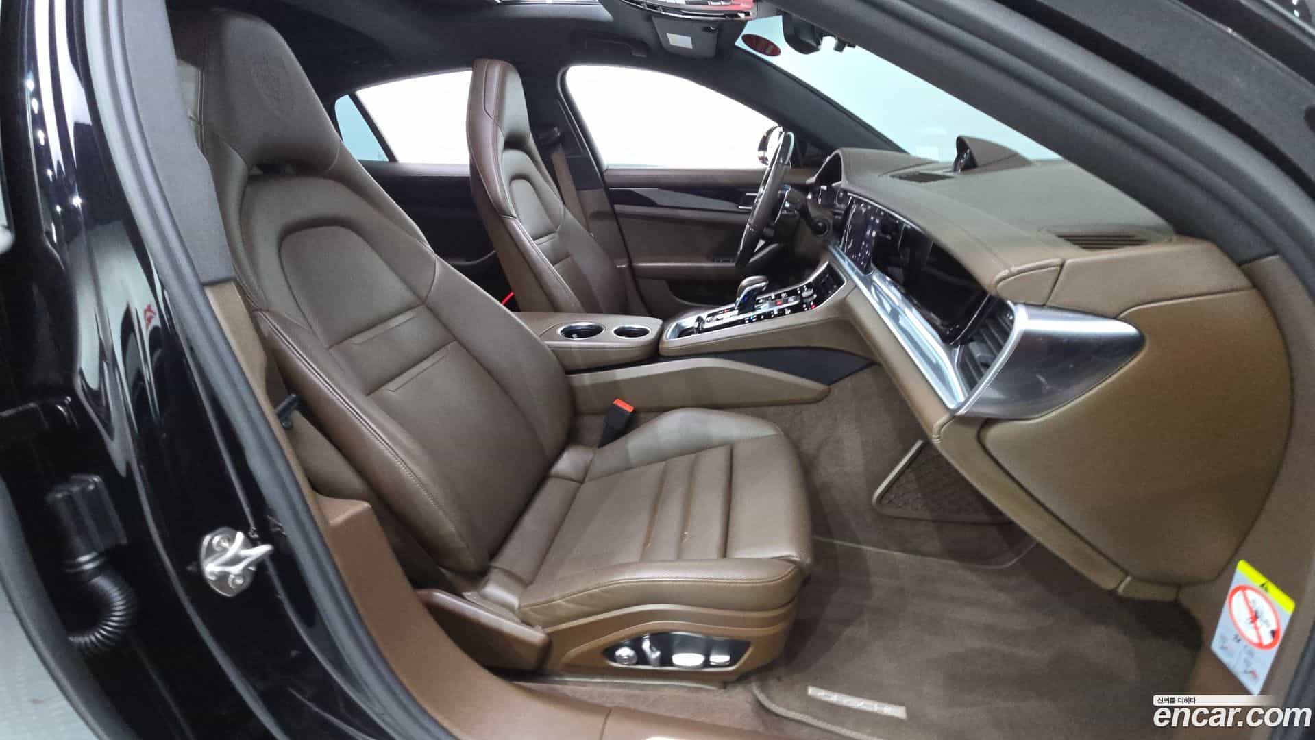 Panamera Porsche 2018.11-OPTION-015