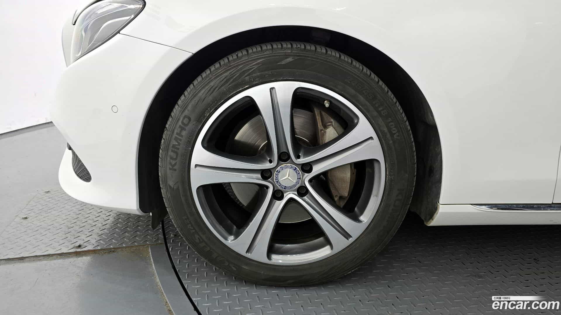 E-Class Mercedes-Benz 2016.8-OUTER-005