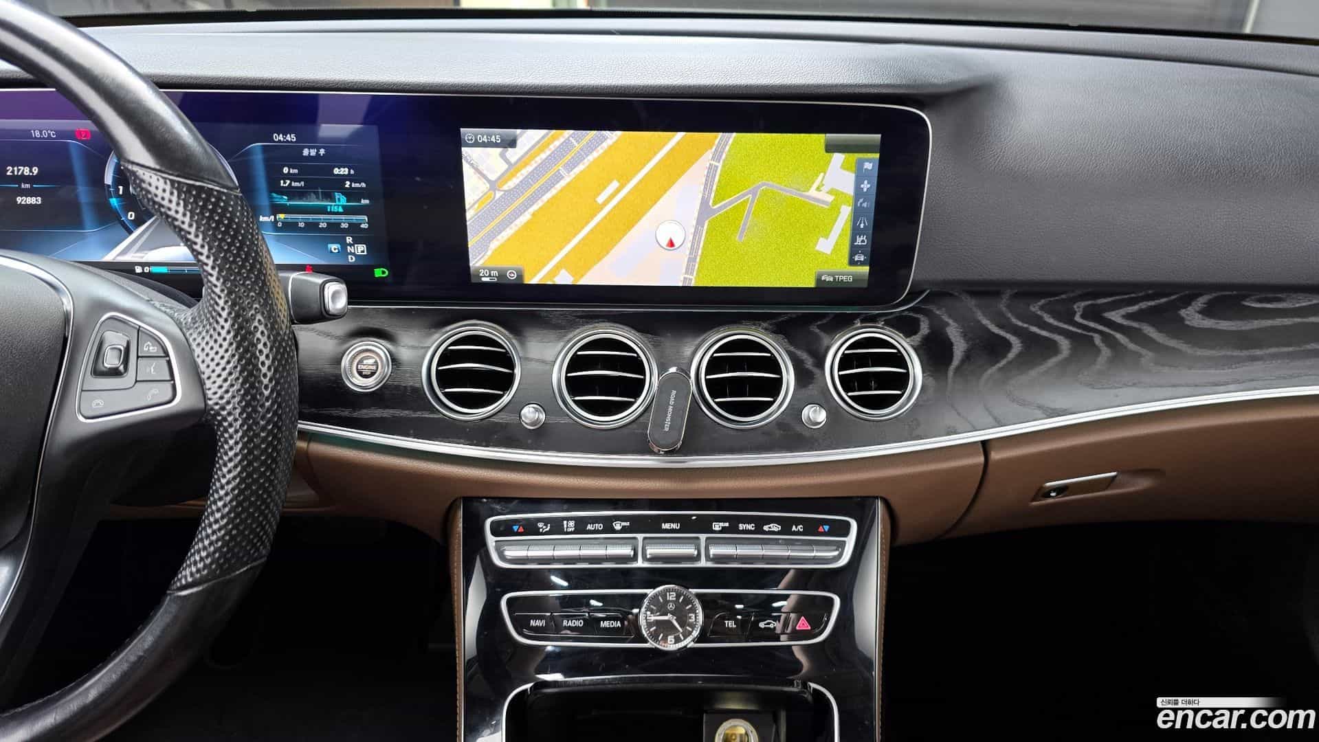 E-Class Mercedes-Benz 2016.8-OPTION-023