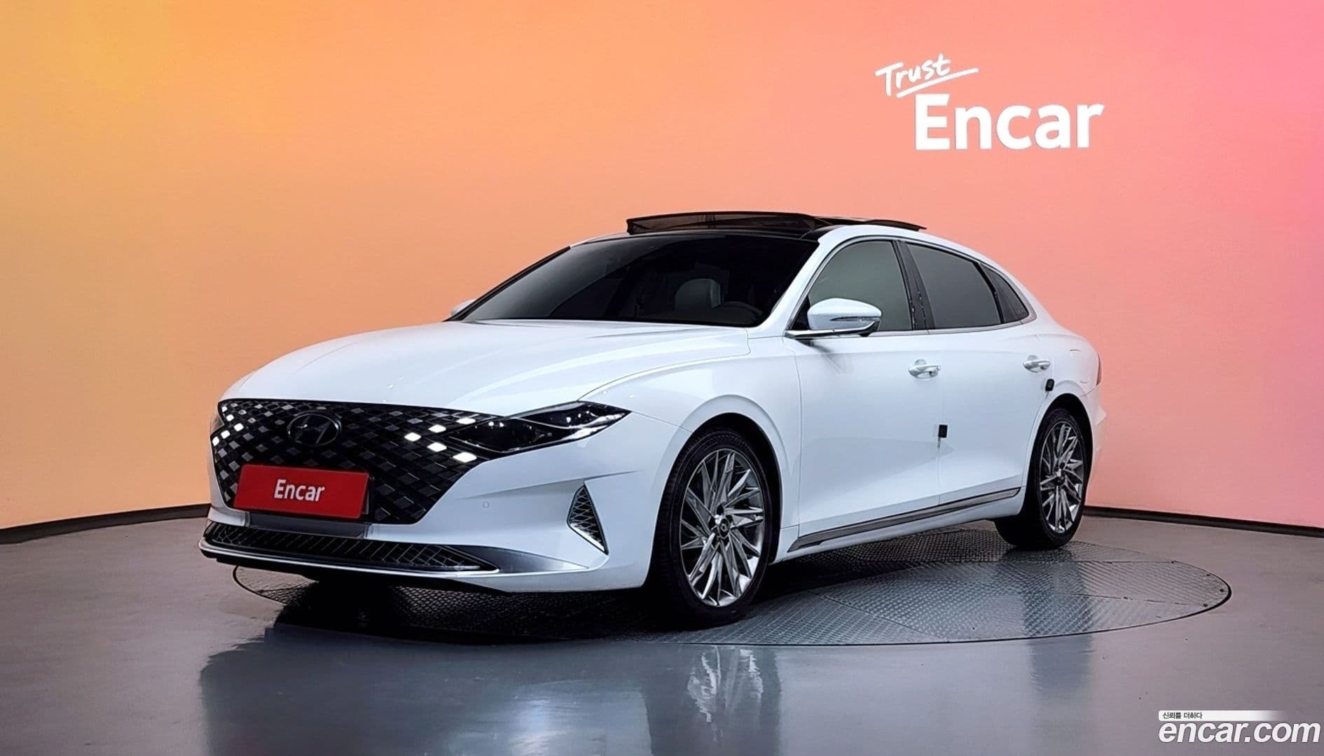 Main__Slider__Photo:Grandeur Hyundai 2019.10-0