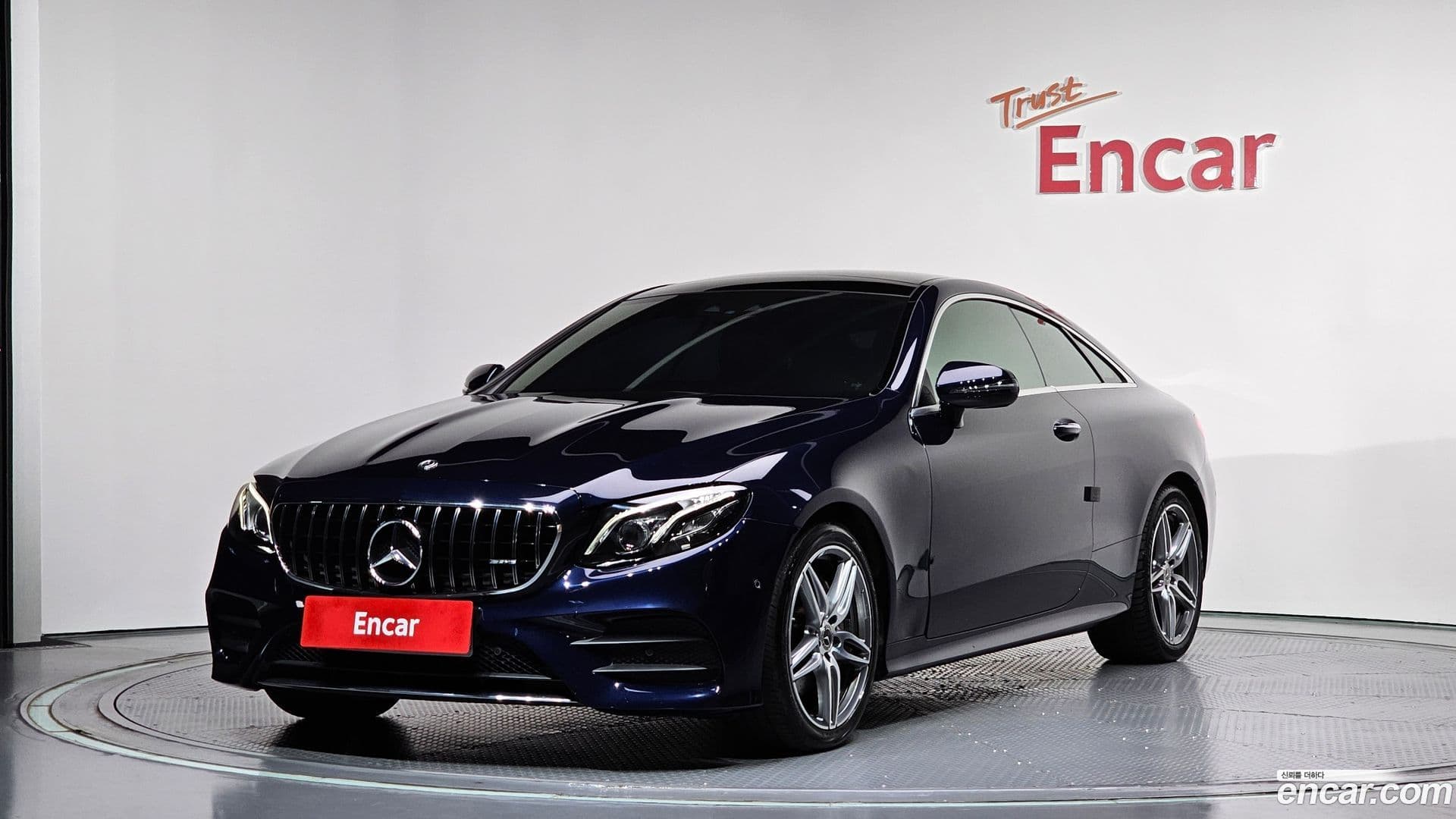 Main__Slider__Photo:E-Class Mercedes-Benz 2019.7-0