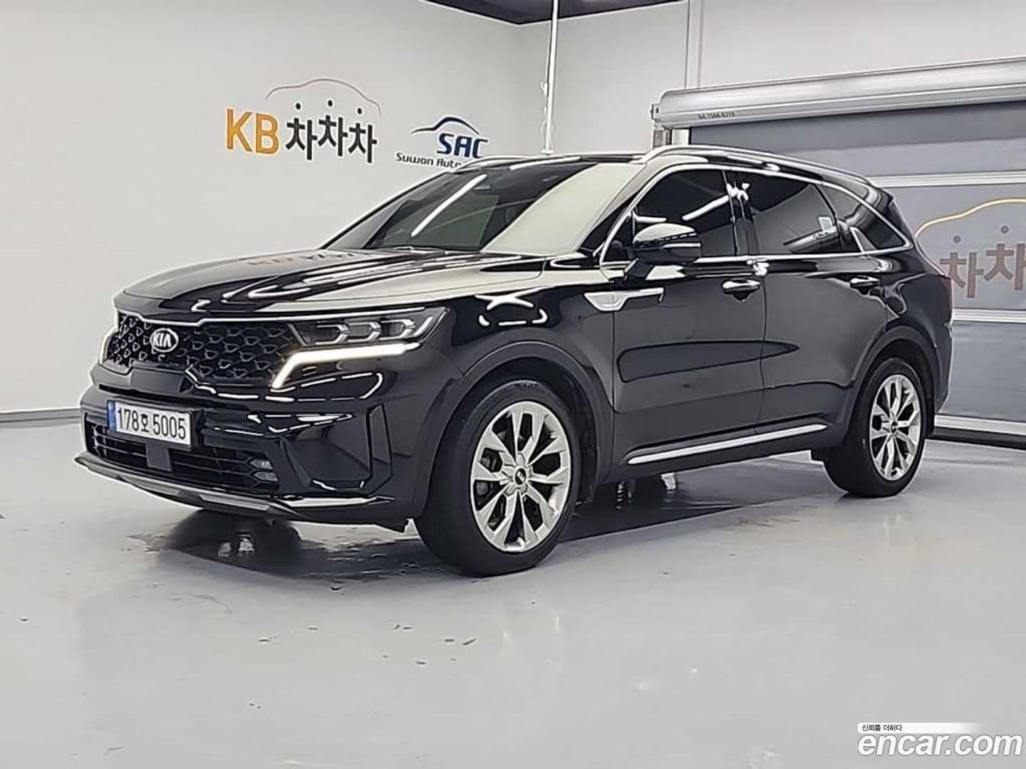 Main__Slider__Photo:Sorento Kia 2020.9-0