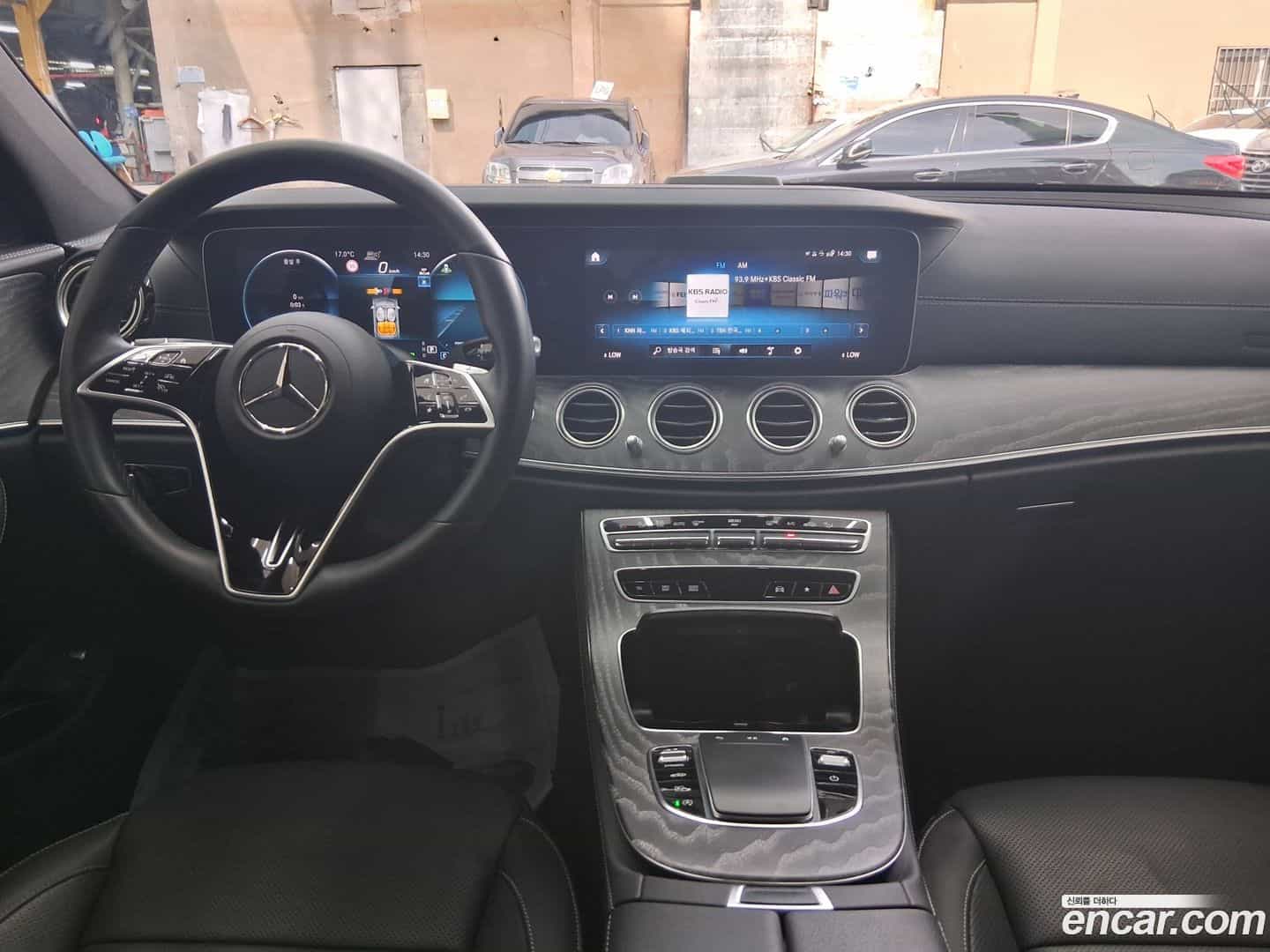 E-Class Mercedes-Benz 2022.0-INNER-007