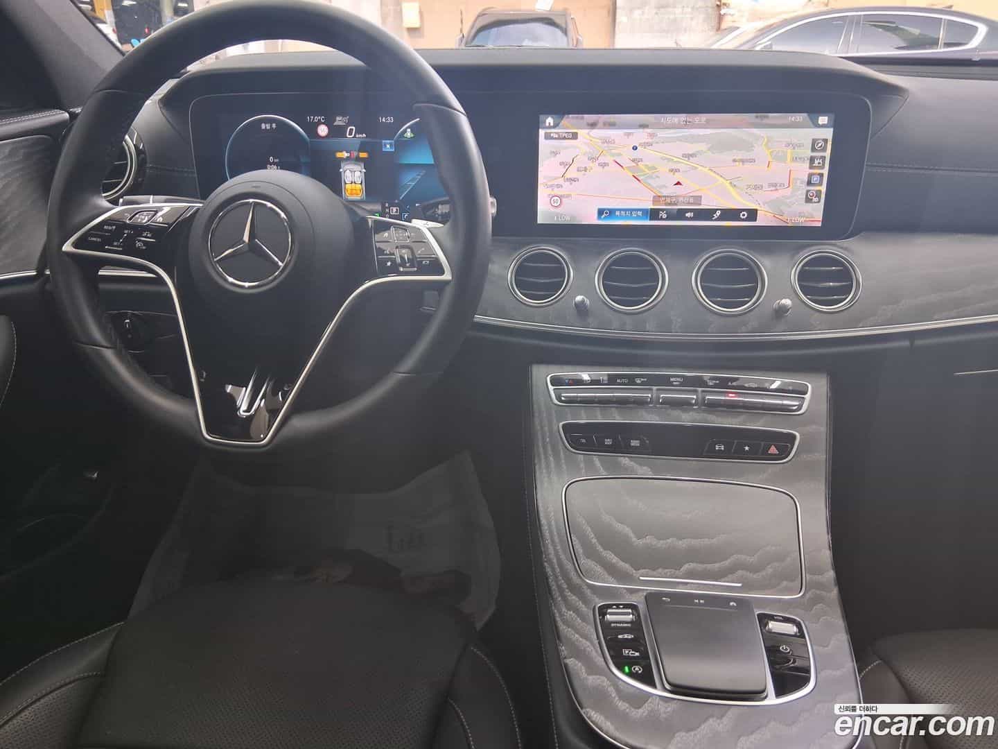 E-Class Mercedes-Benz 2022.0-INNER-010