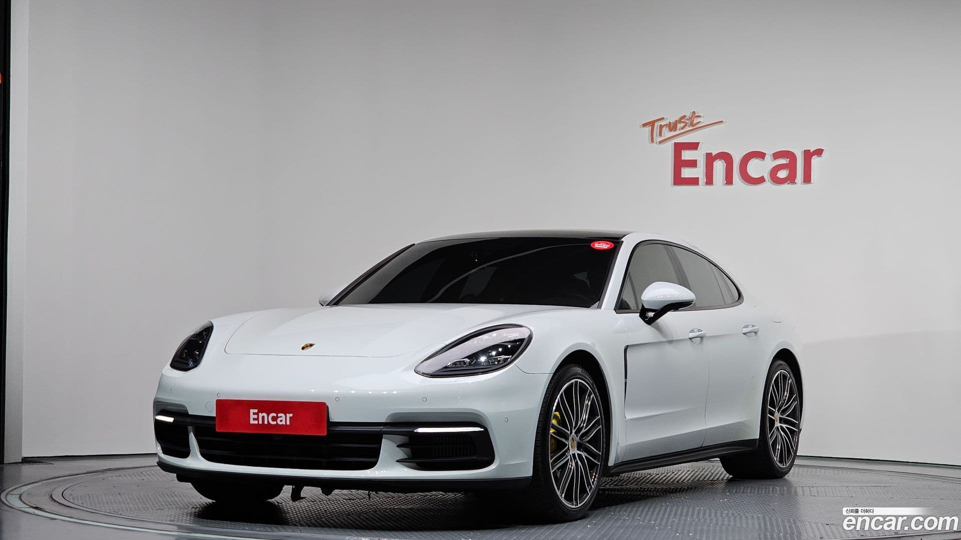 Main__Slider__Photo:Panamera Porsche 2018.9-0