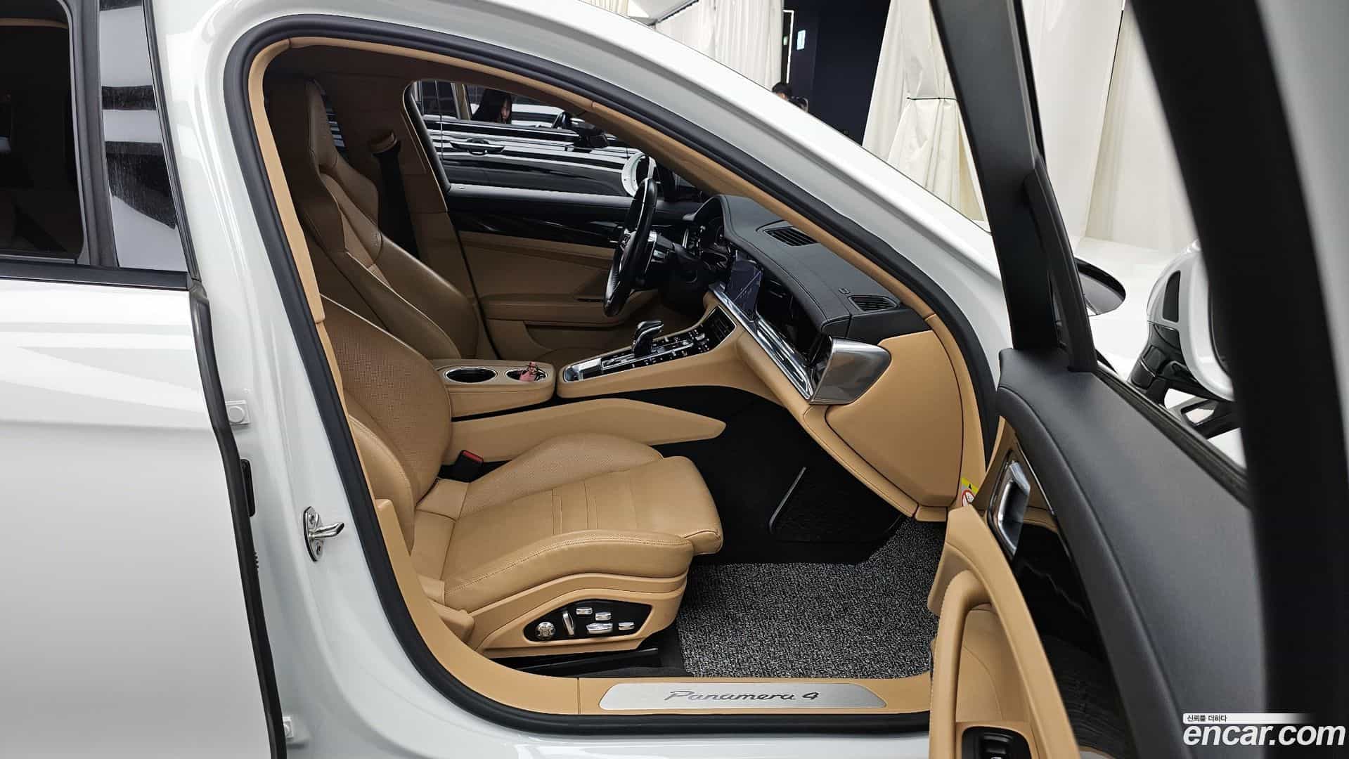 Panamera Porsche 2018.9-INNER-010