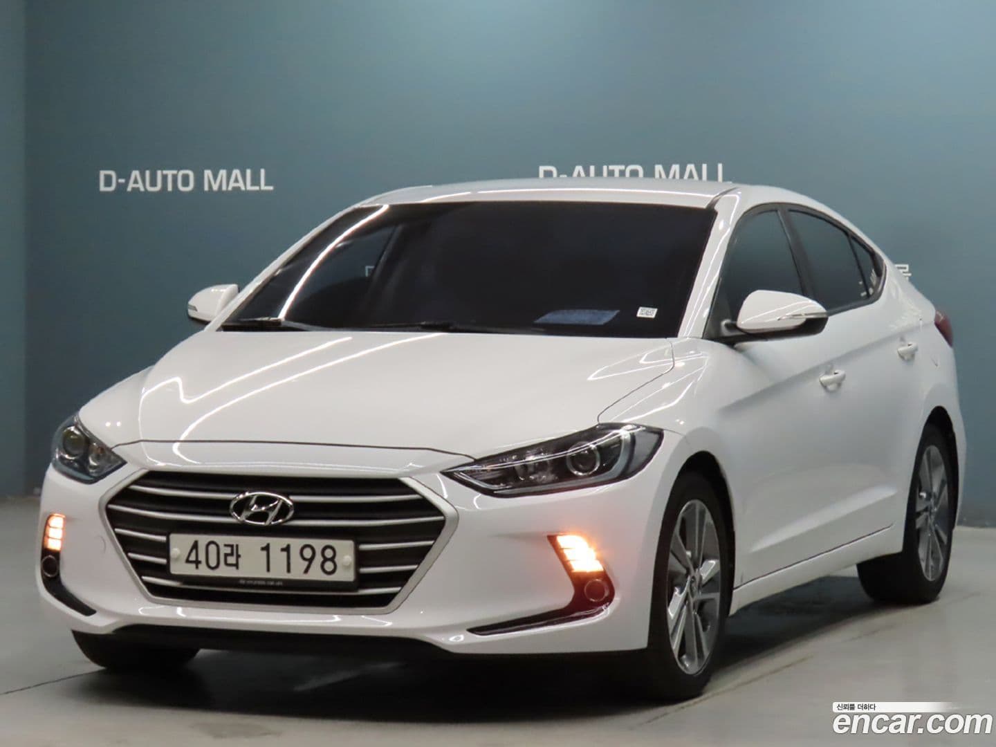 Main__Slider__Photo:AVANTE Hyundai 2017.1-0