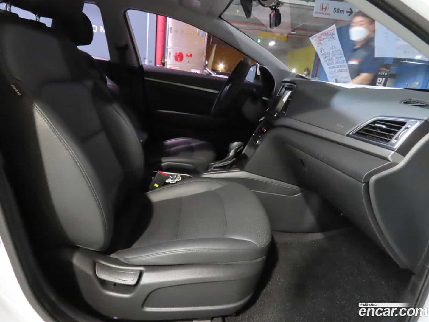 AVANTE Hyundai 2017.1-INNER-008