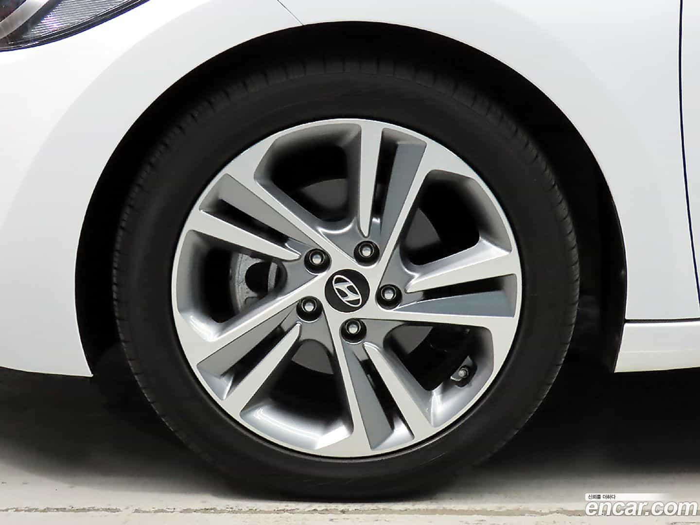 AVANTE Hyundai 2017.1-OPTION-023