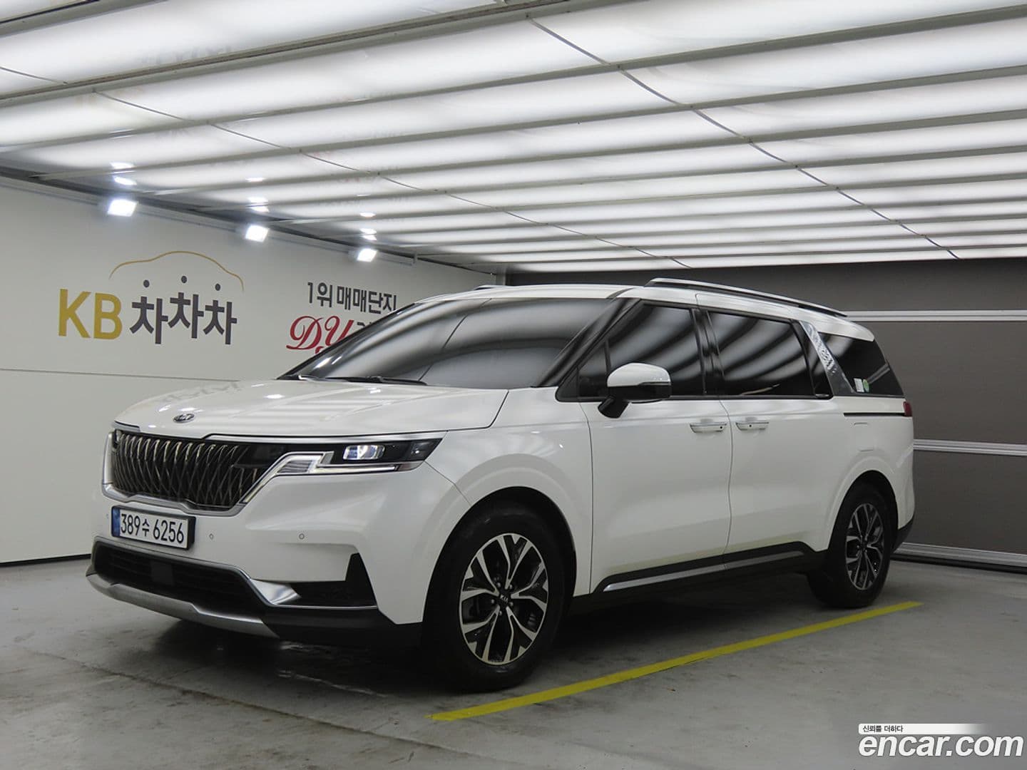 Main__Slider__Photo:Canival Kia 2021.1-0