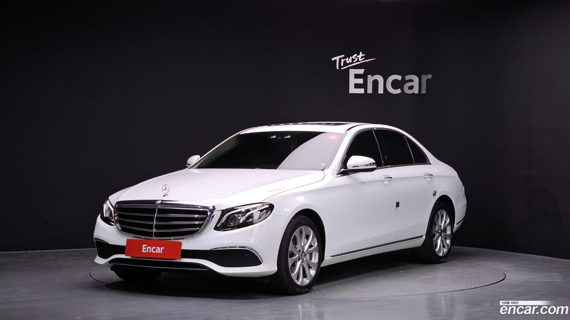 Main__Slider__Photo:E-Class Mercedes-Benz 2016.7-0