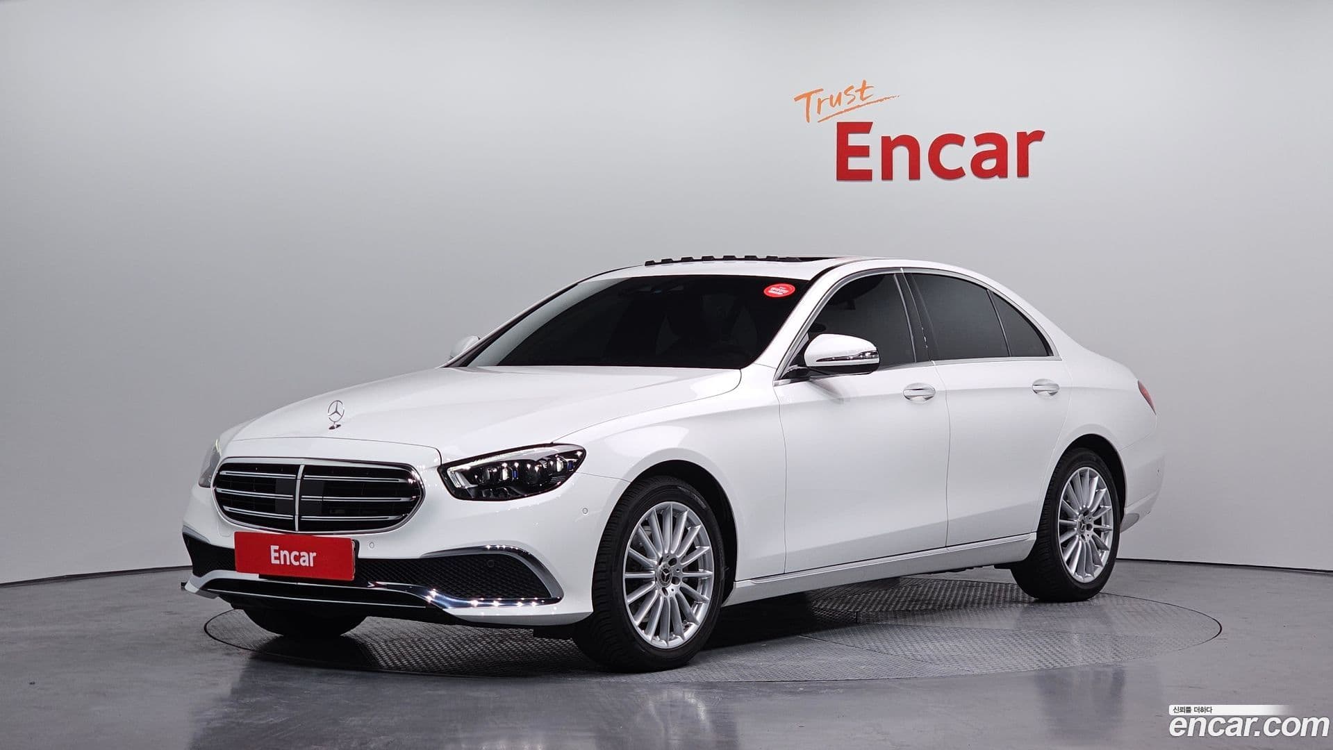 Main__Slider__Photo:E-Class Mercedes-Benz 2021.2-0