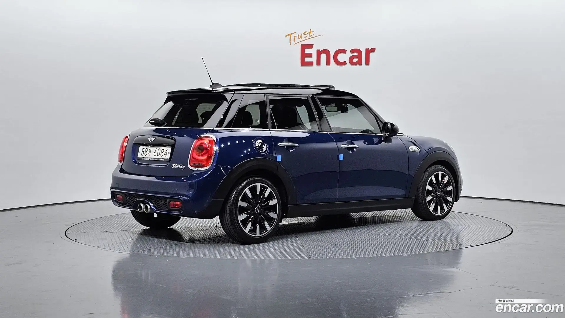 Main__Slider__Photo:Cooper Mini 2017.4-1