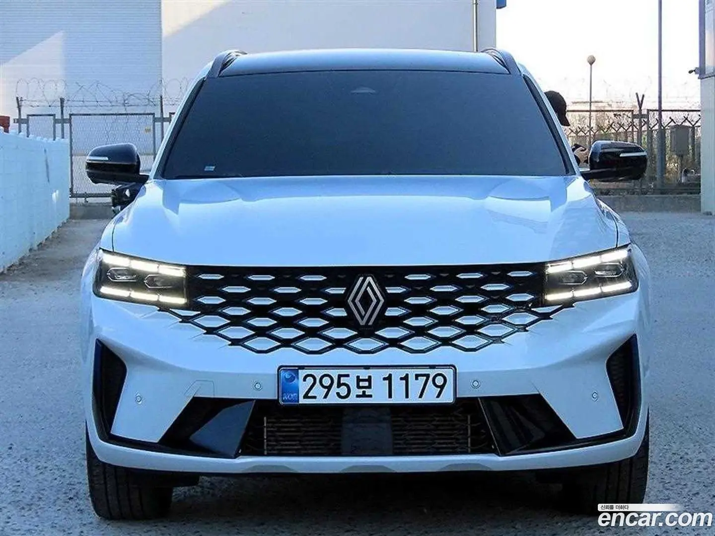 Main__Slider__Photo:Grand Koleos Renault Korea 2024.11-0