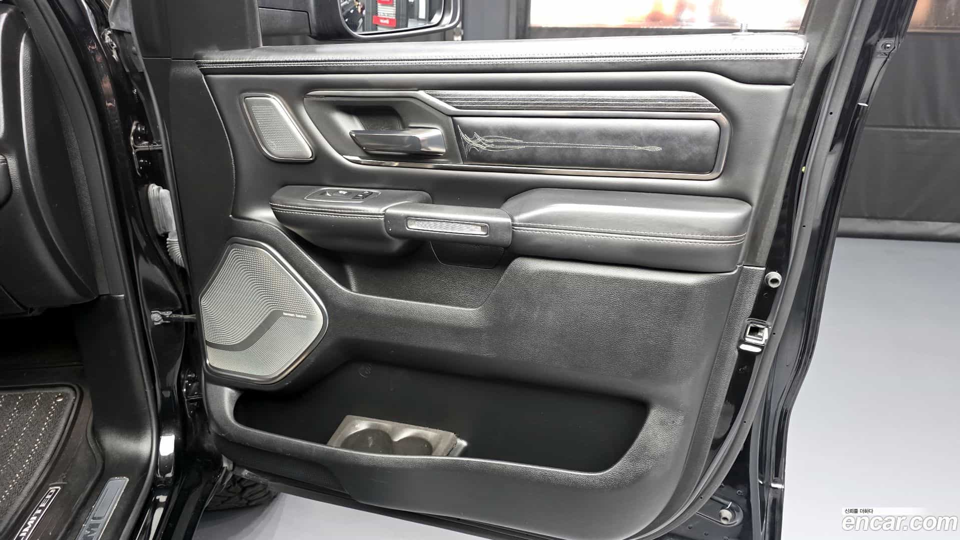 Ram Pick Up Dodge 2021.6-INNER-035