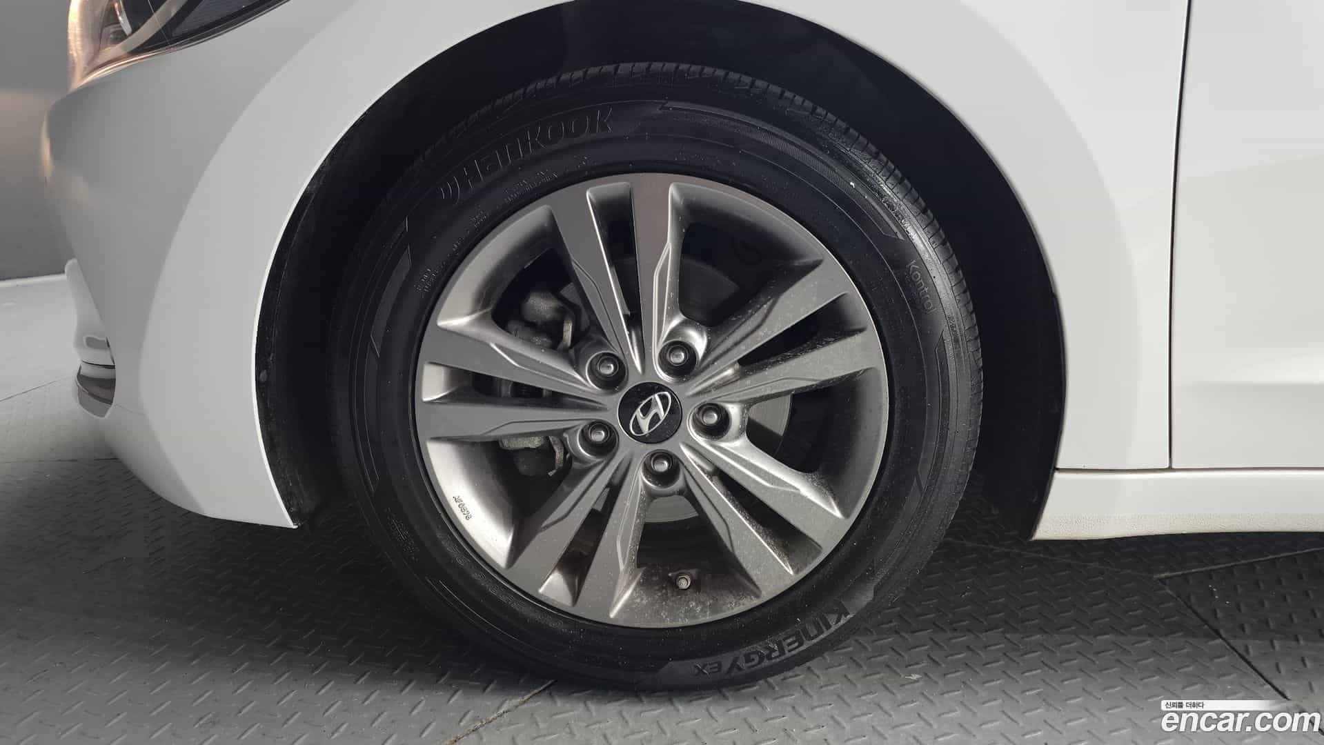 AVANTE Hyundai 2015.10-OUTER-005
