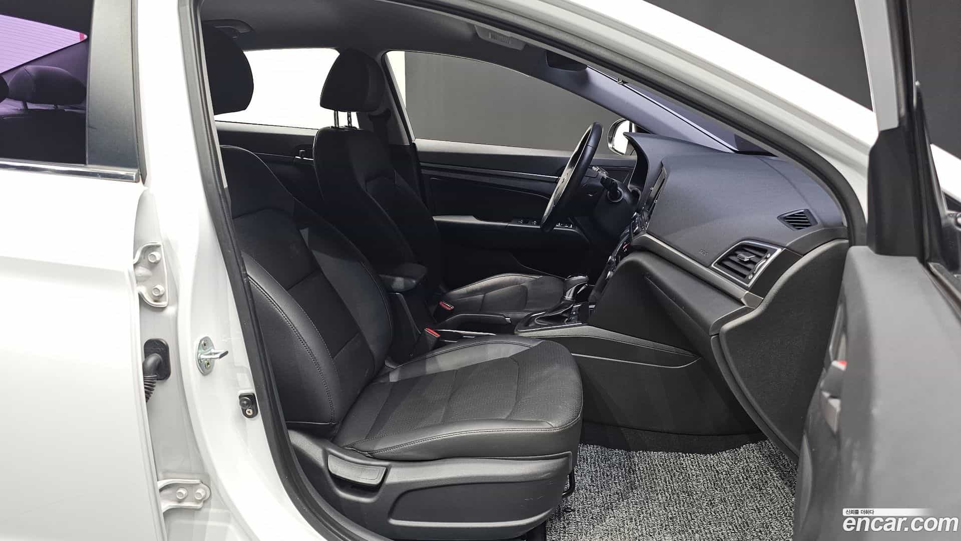 AVANTE Hyundai 2015.10-INNER-010