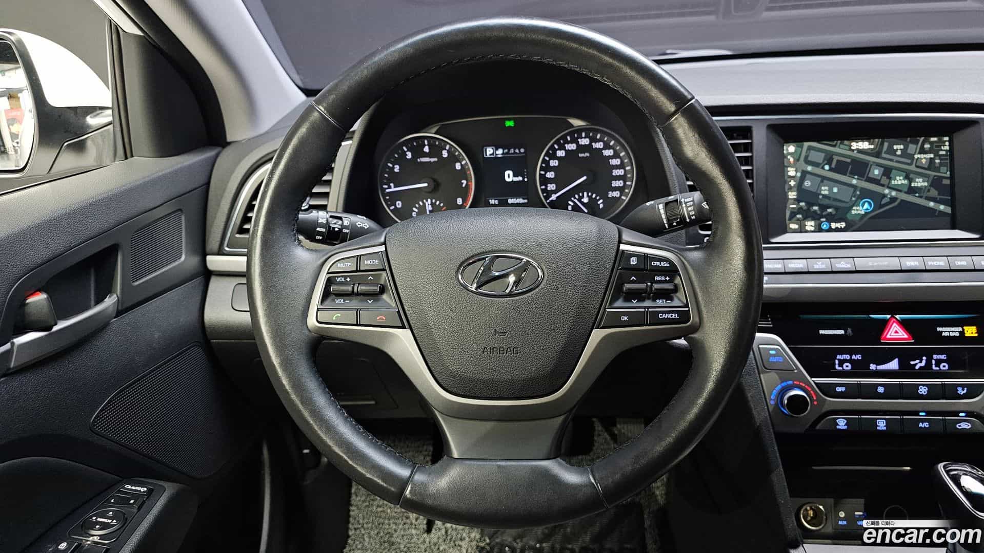 AVANTE Hyundai 2015.10-OPTION-017