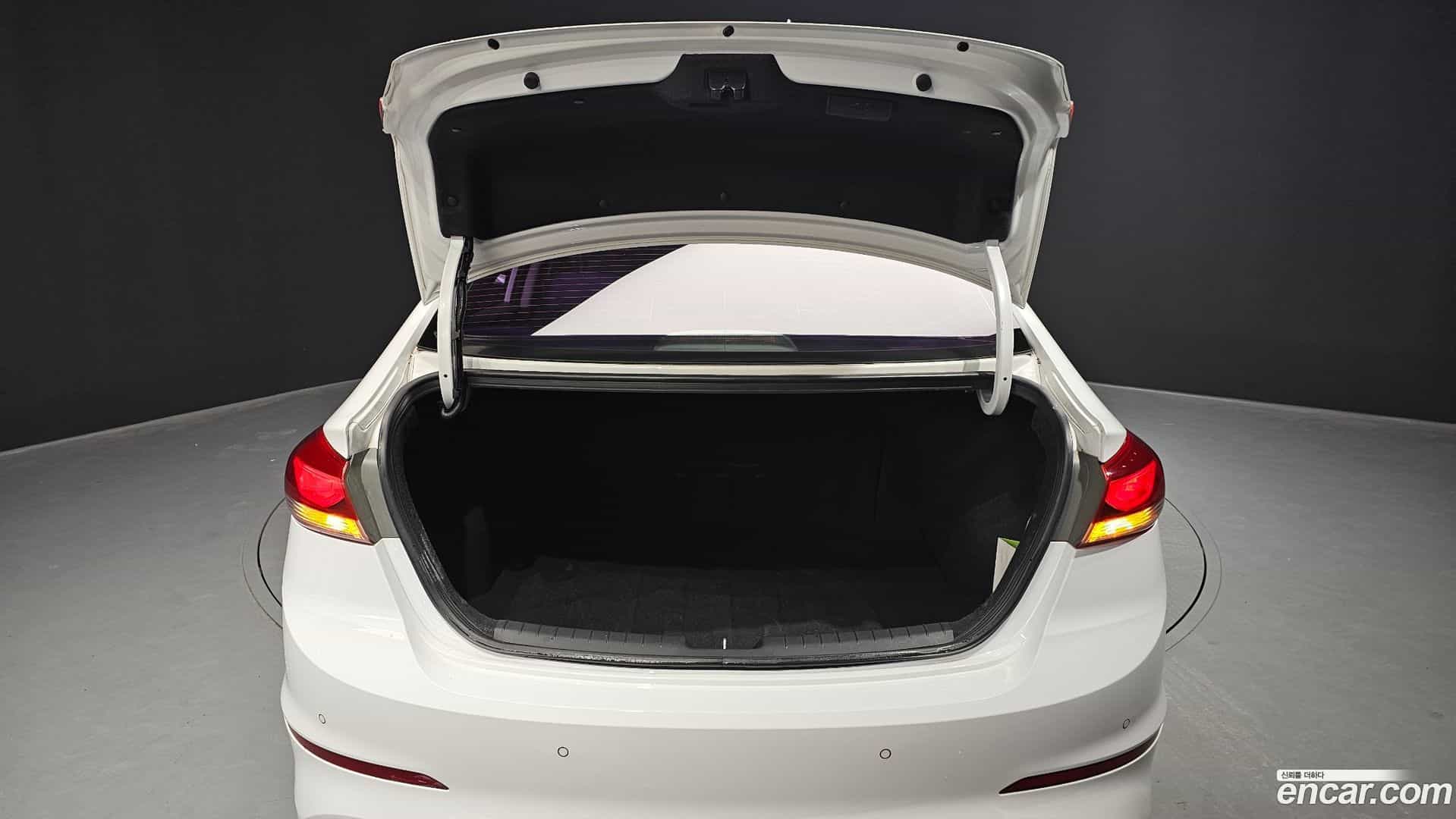 AVANTE Hyundai 2015.10-OPTION-024