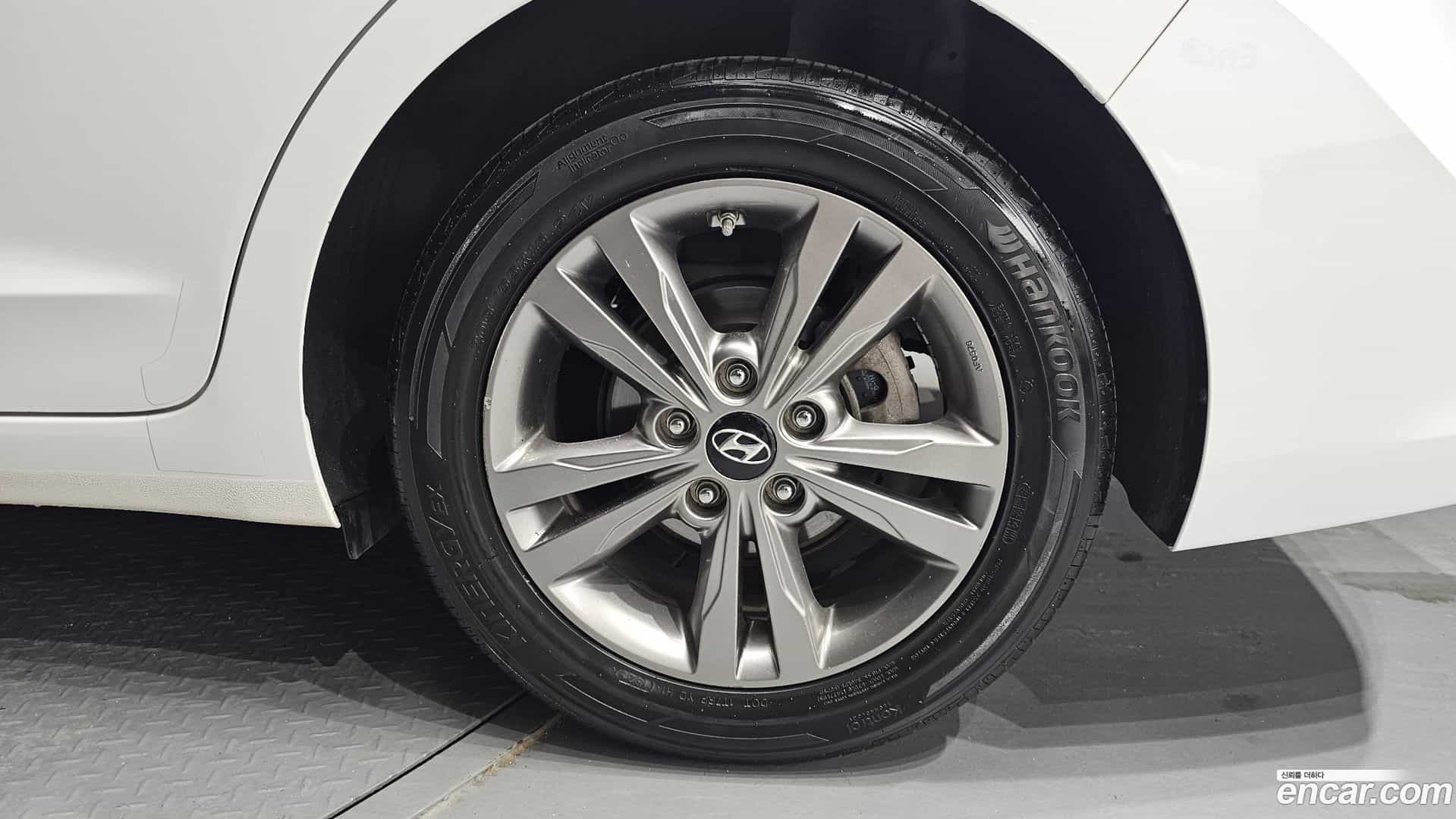 AVANTE Hyundai 2015.10-OUTER-031