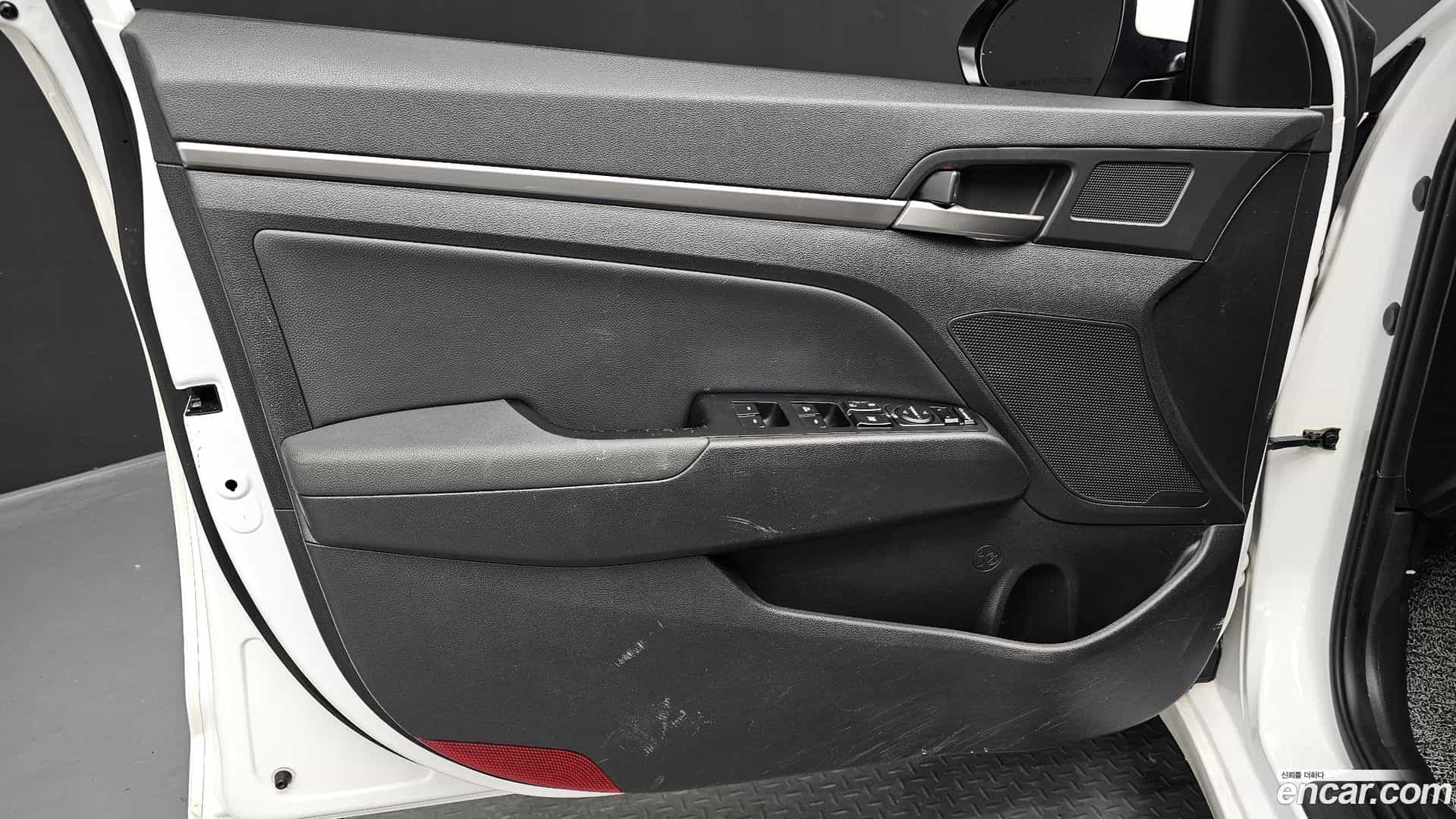 AVANTE Hyundai 2015.10-INNER-034