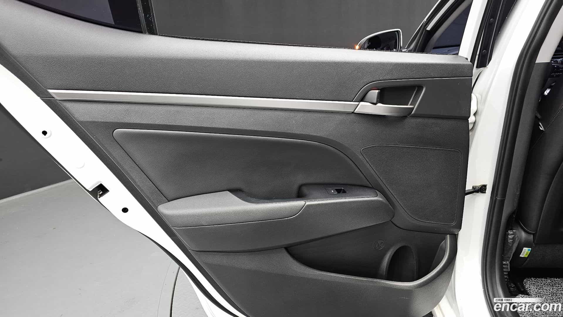 AVANTE Hyundai 2015.10-INNER-035
