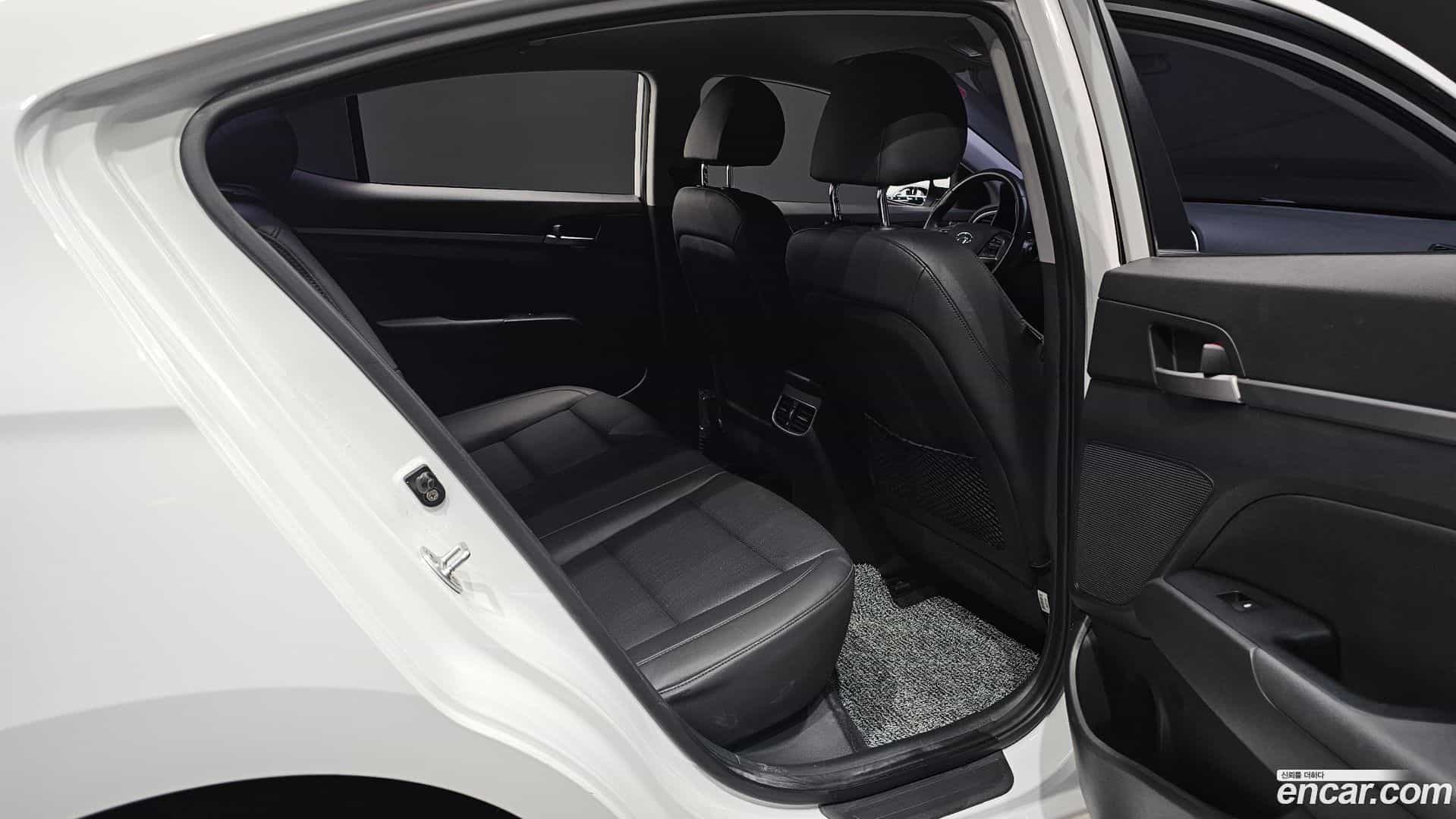 AVANTE Hyundai 2015.10-INNER-036