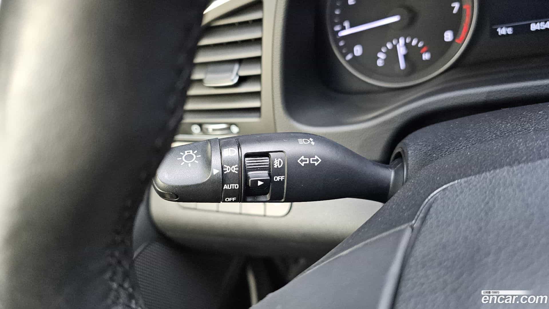 AVANTE Hyundai 2015.10-OPTION-041