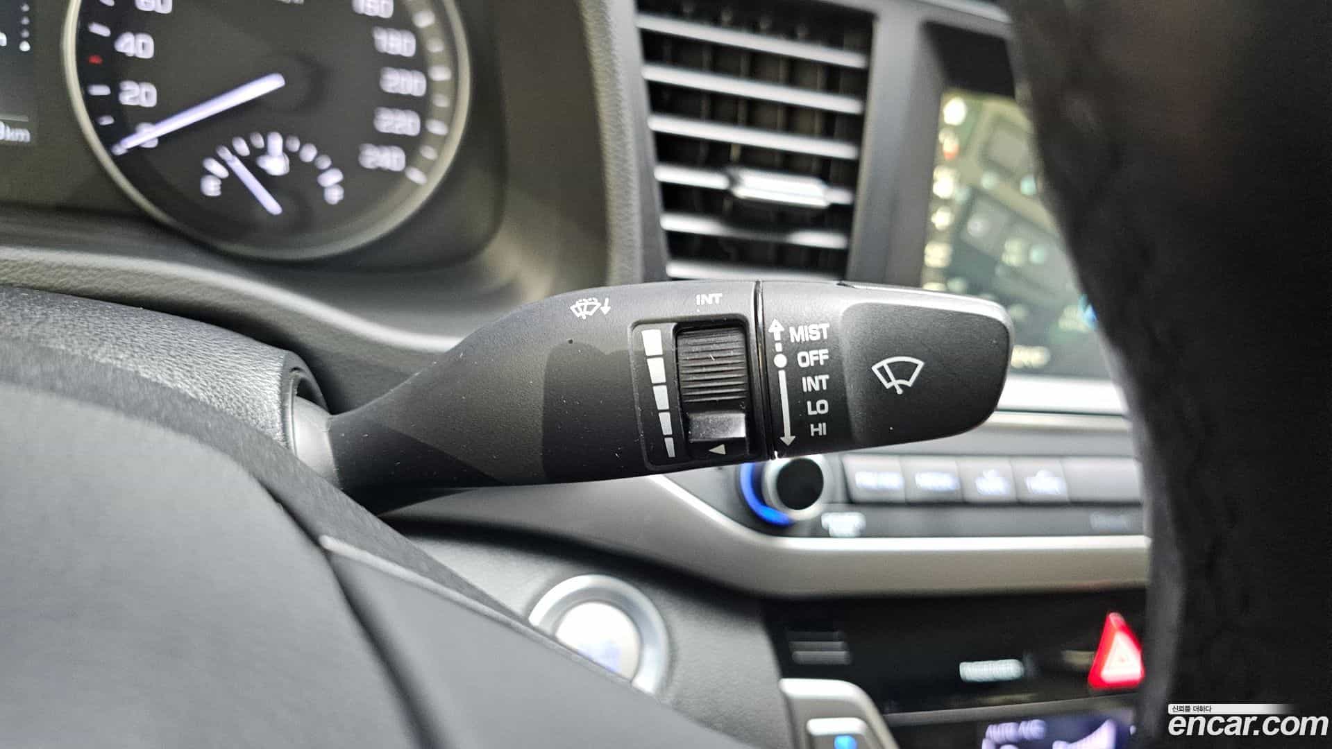 AVANTE Hyundai 2015.10-OPTION-042