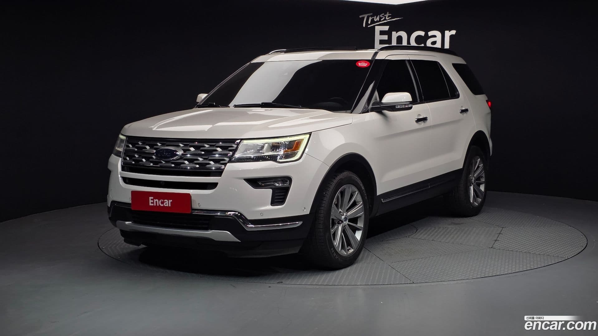 Main__Slider__Photo:Explorer Ford 2018.3-0