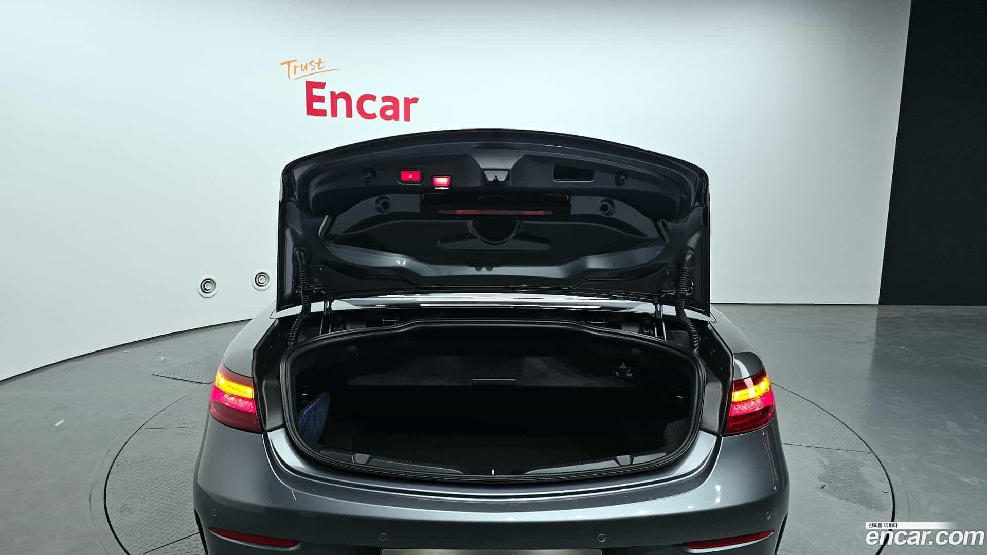 E-Class Mercedes-Benz 2019.11-OPTION-024