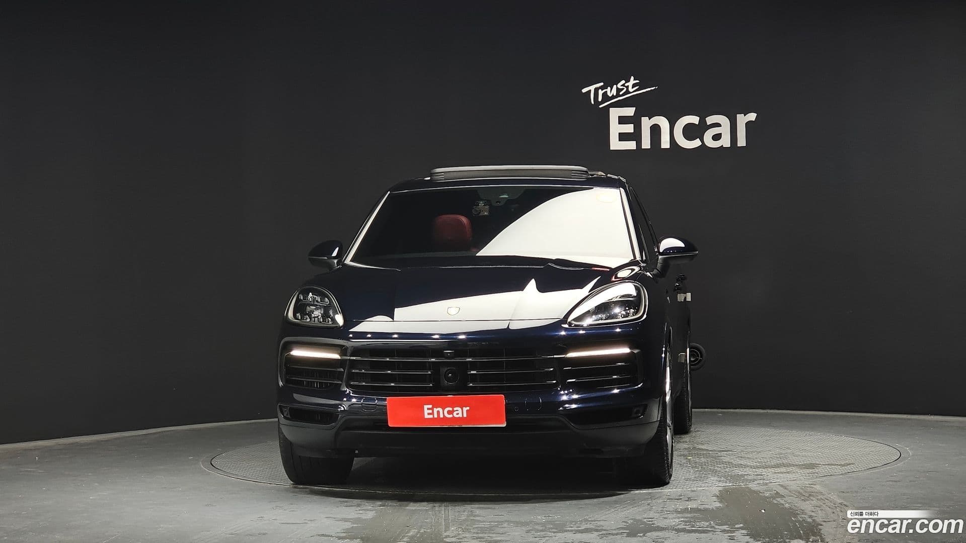 Main__Slider__Photo:Cayenne Porsche 2020.4-2