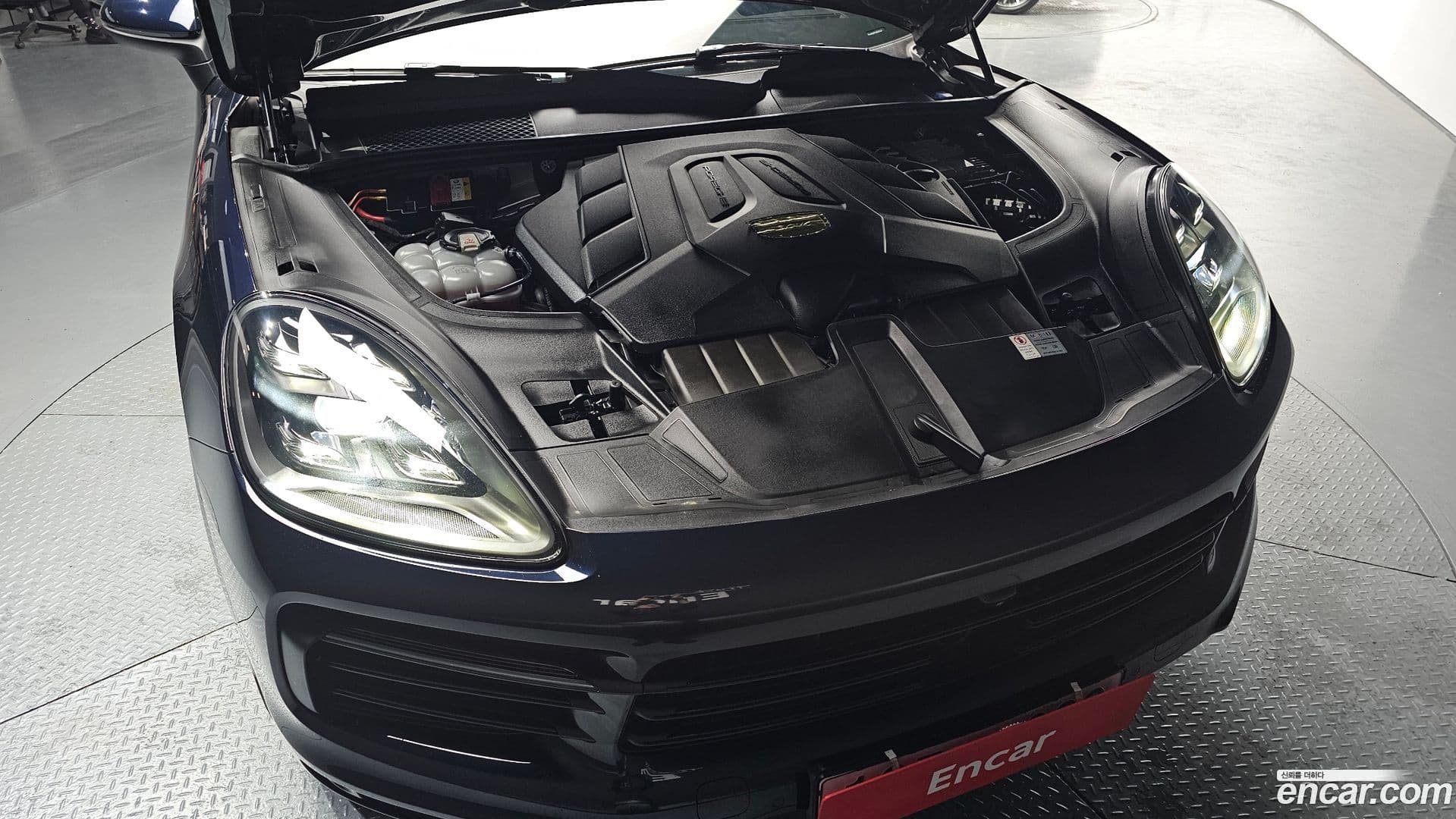 Main__Slider__Photo:Cayenne Porsche 2020.4-5