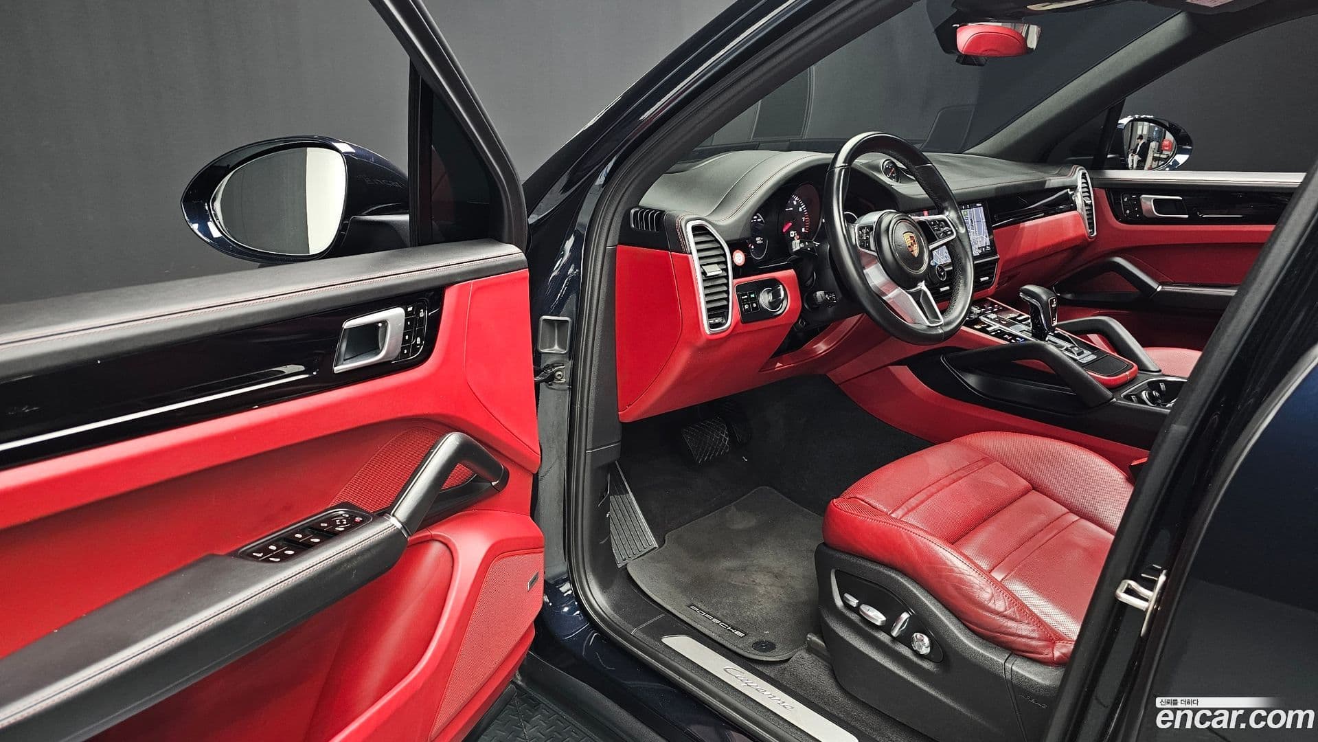 Main__Slider__Photo:Cayenne Porsche 2020.4-10