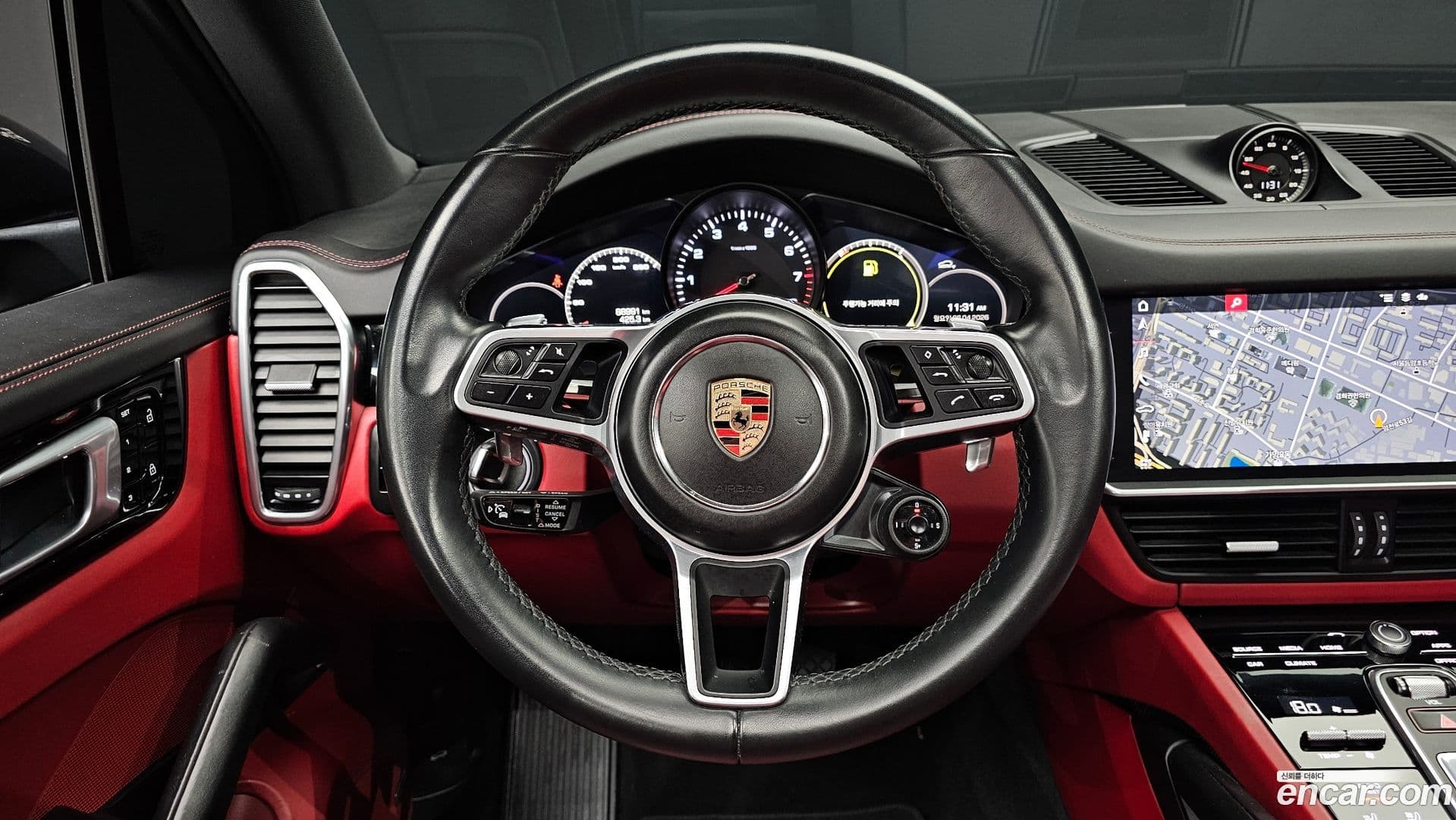 Main__Slider__Photo:Cayenne Porsche 2020.4-12