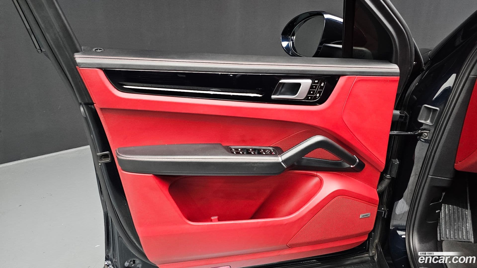 Main__Slider__Photo:Cayenne Porsche 2020.4-23