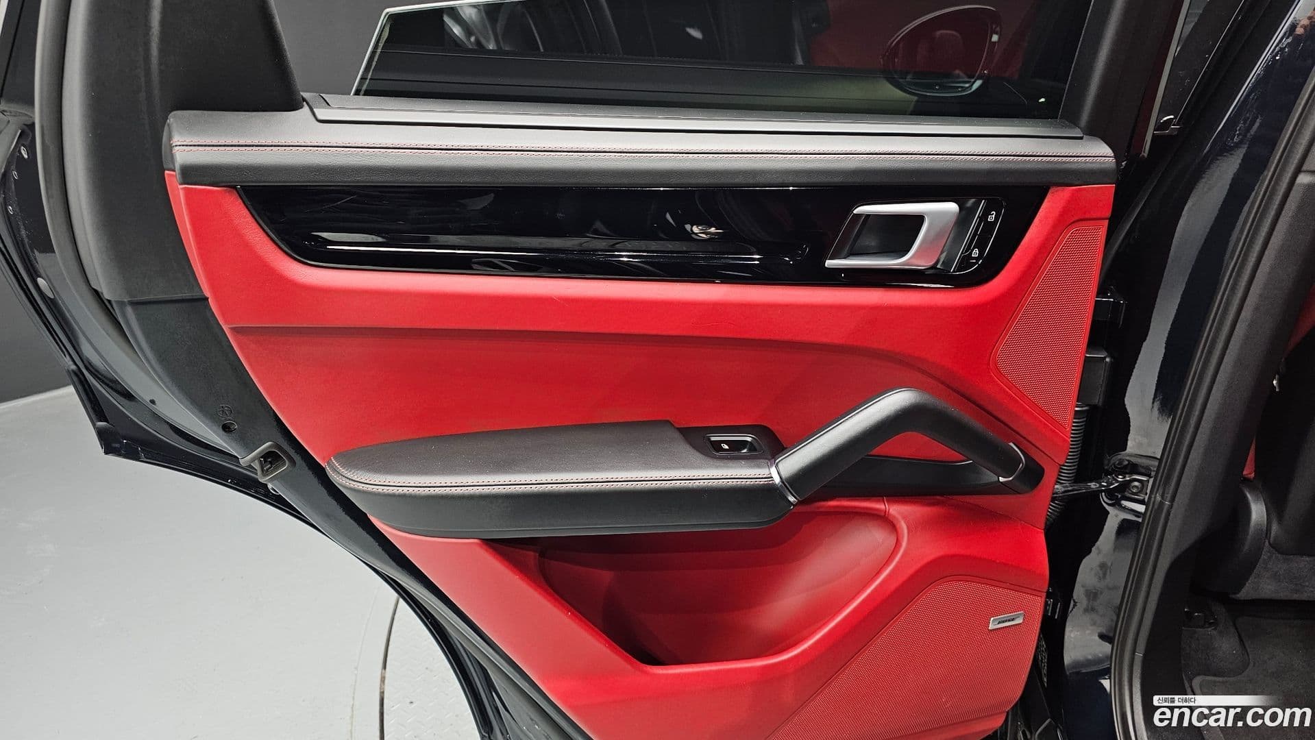 Main__Slider__Photo:Cayenne Porsche 2020.4-24