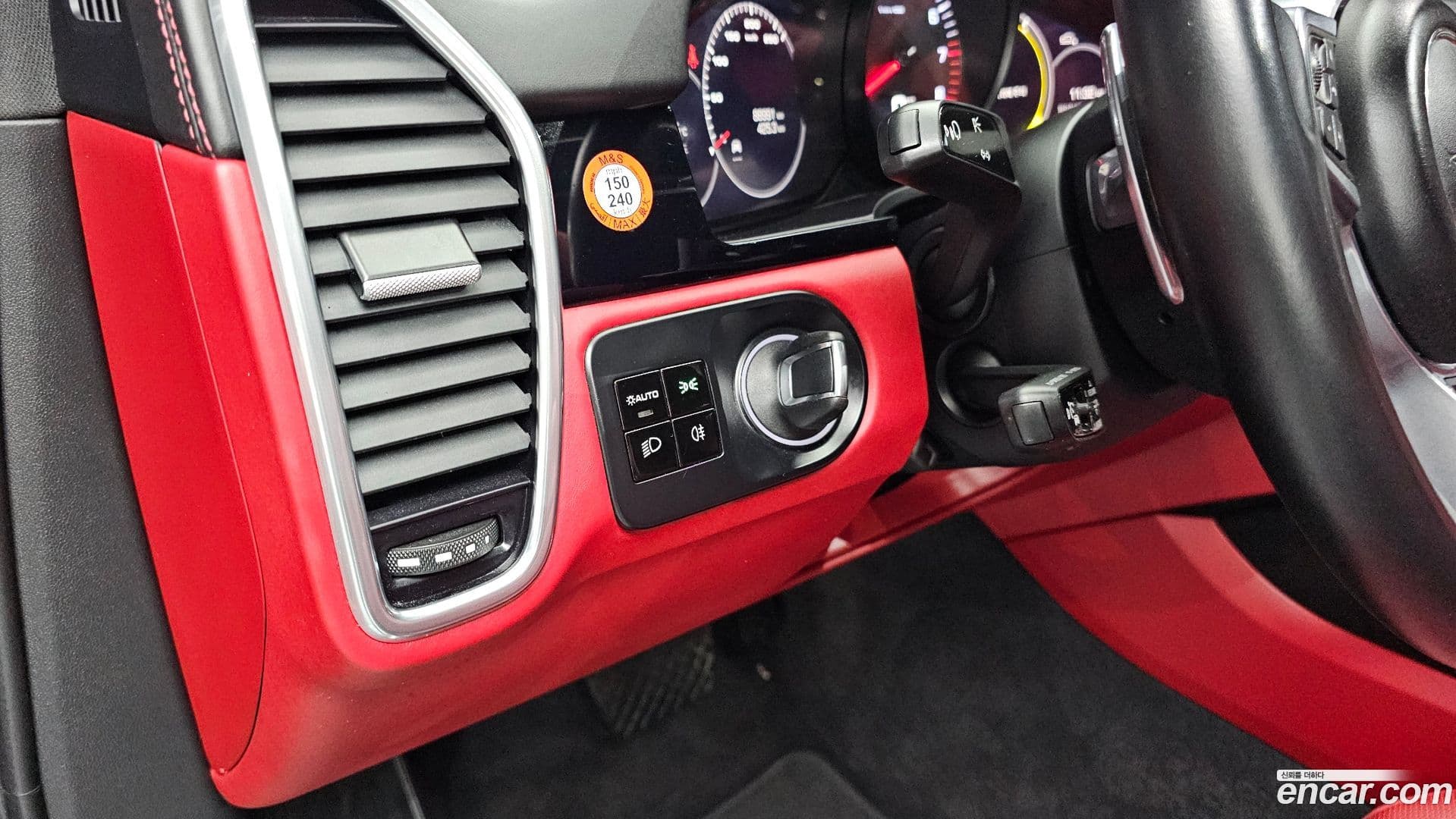 Main__Slider__Photo:Cayenne Porsche 2020.4-27
