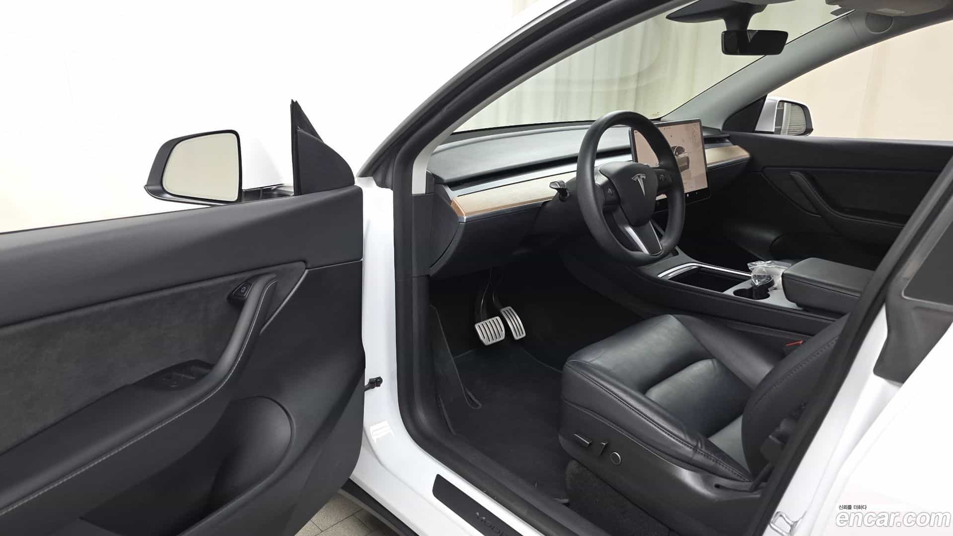 Model Y Tesla 2022.8-INNER-010