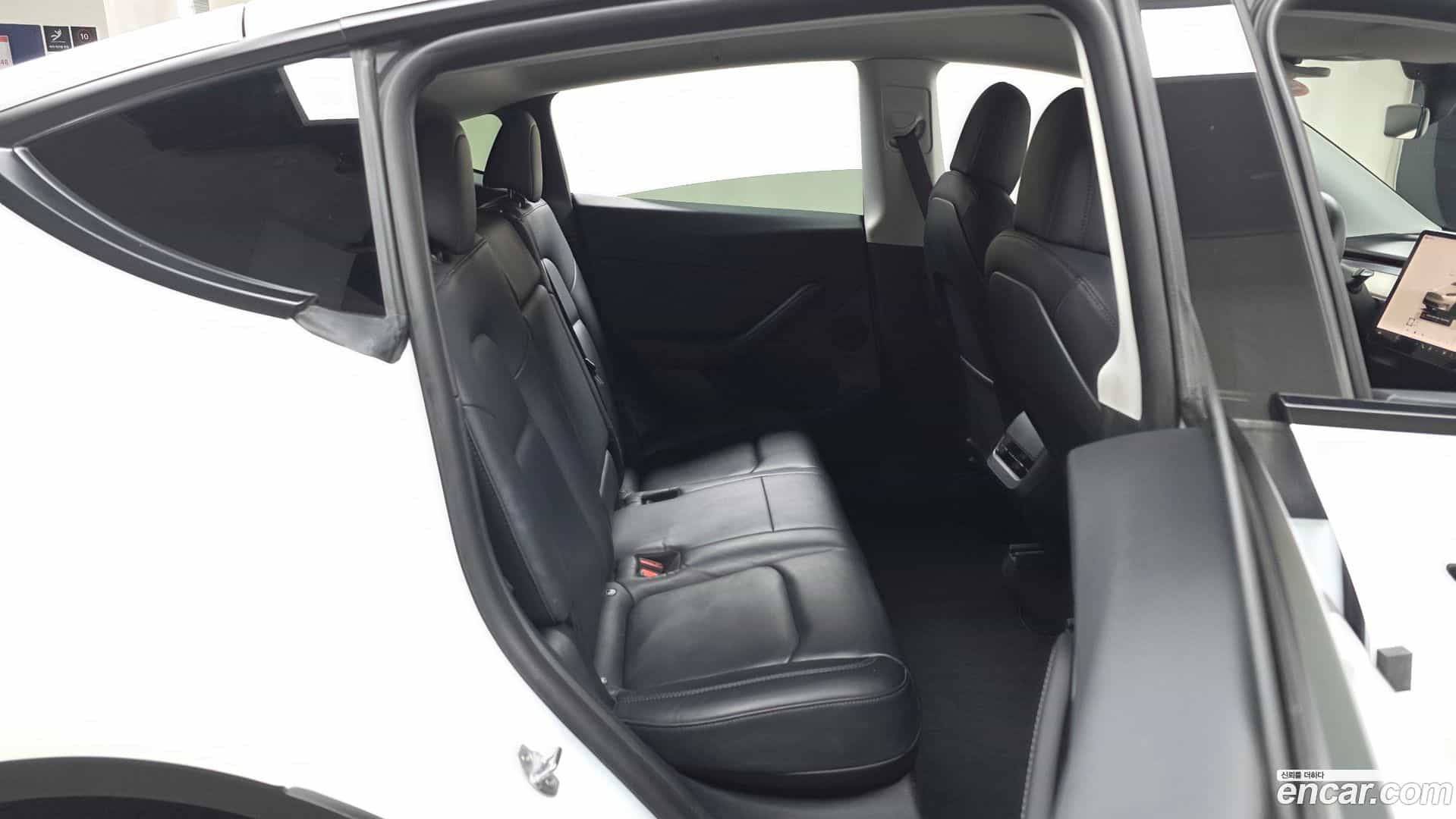 Model Y Tesla 2022.8-INNER-036